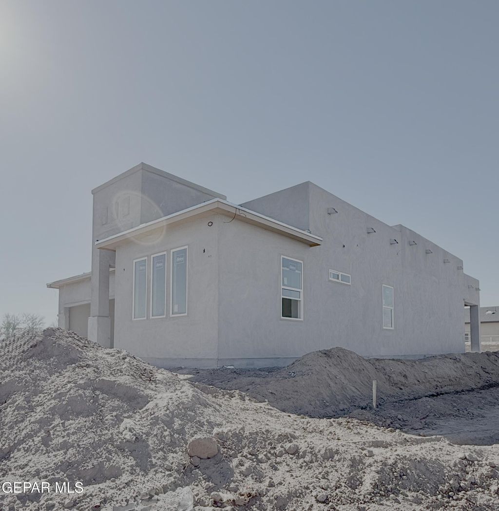 Photo of 416 PLATEAU Drive, Socorro, TX 79927 (MLS # 934843)