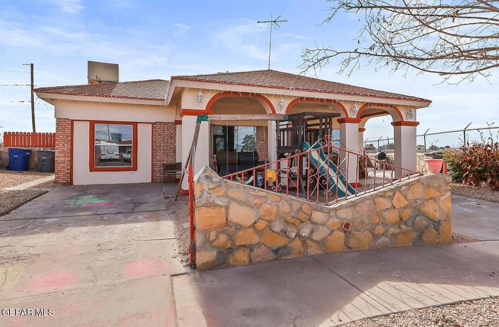 Photo of 320 MIRASOL Drive, El Paso, TX 79907 (MLS # 951552)