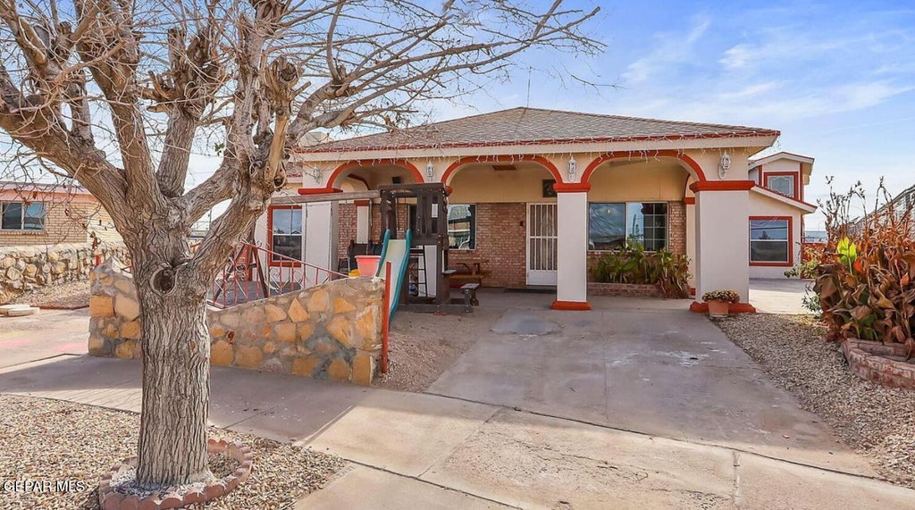 Photo of 320 MIRASOL Drive, El Paso, TX 79907 (MLS # 951552)