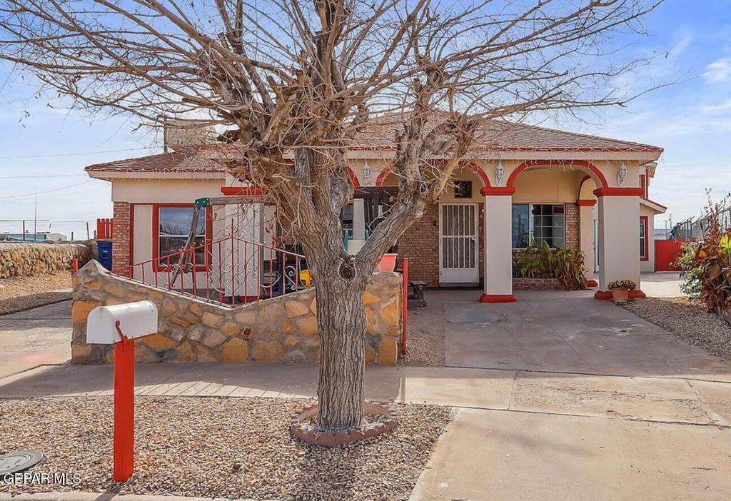 Photo of 320 MIRASOL Drive, El Paso, TX 79907 (MLS # 951552)