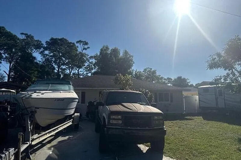 27041 Edgewood Street