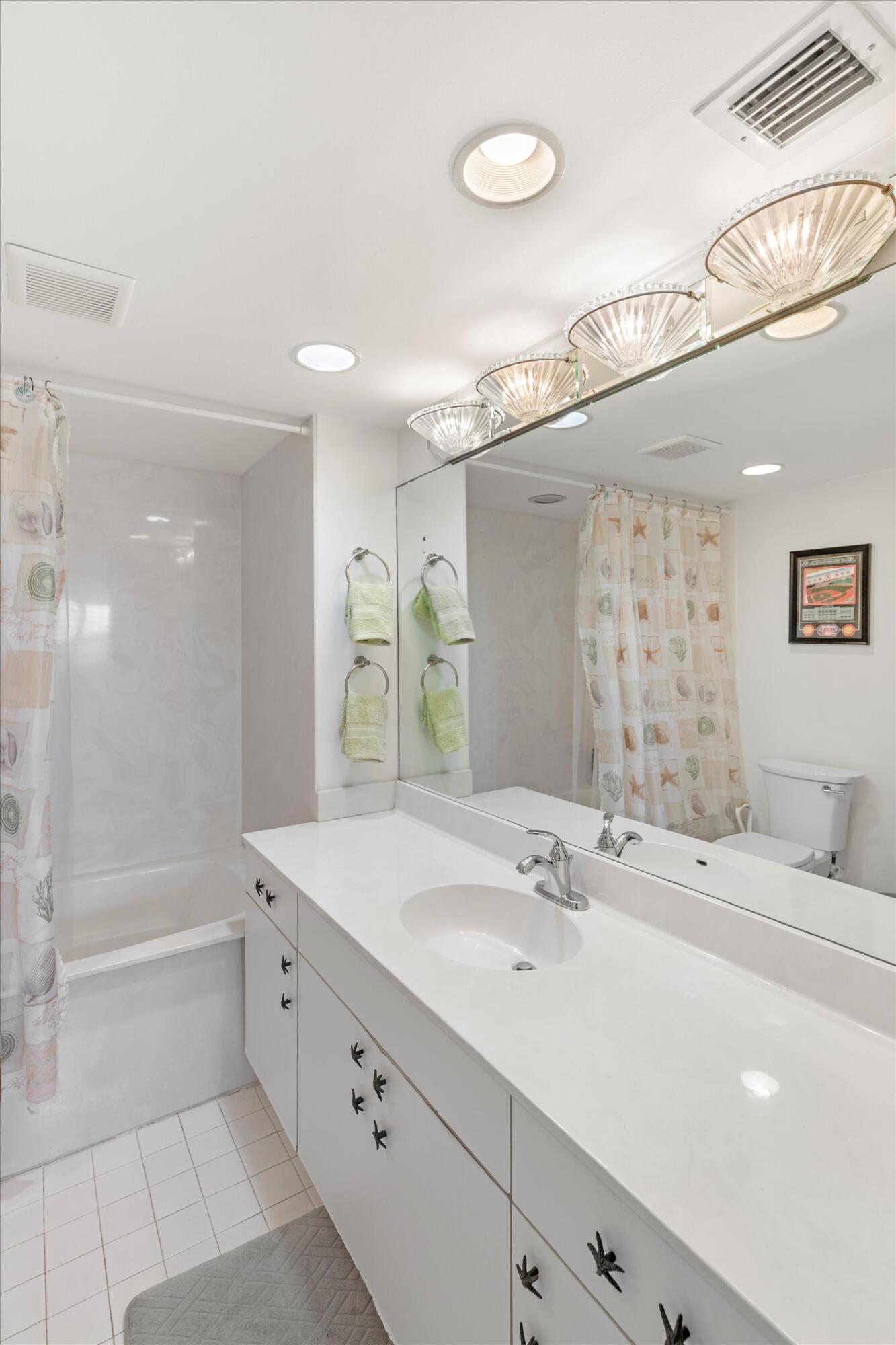 Key West, Florida 33040, United States, 2 Bedrooms Bedrooms, ,2 BathroomsBathrooms,Residential,Active,161197