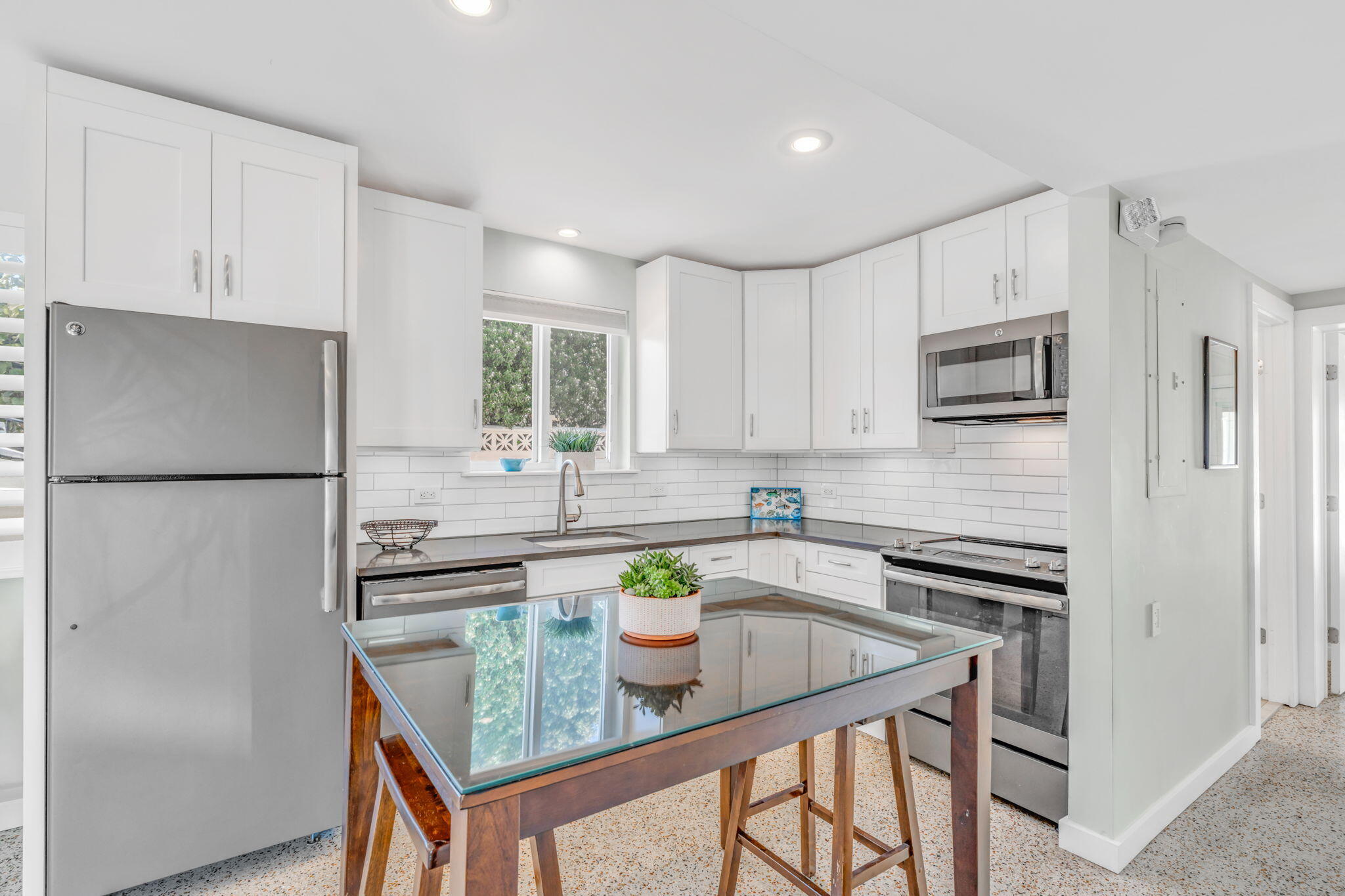 Marathon, Florida 33050, United States, 2 Bedrooms Bedrooms, ,2 BathroomsBathrooms,Residential,Active,136934