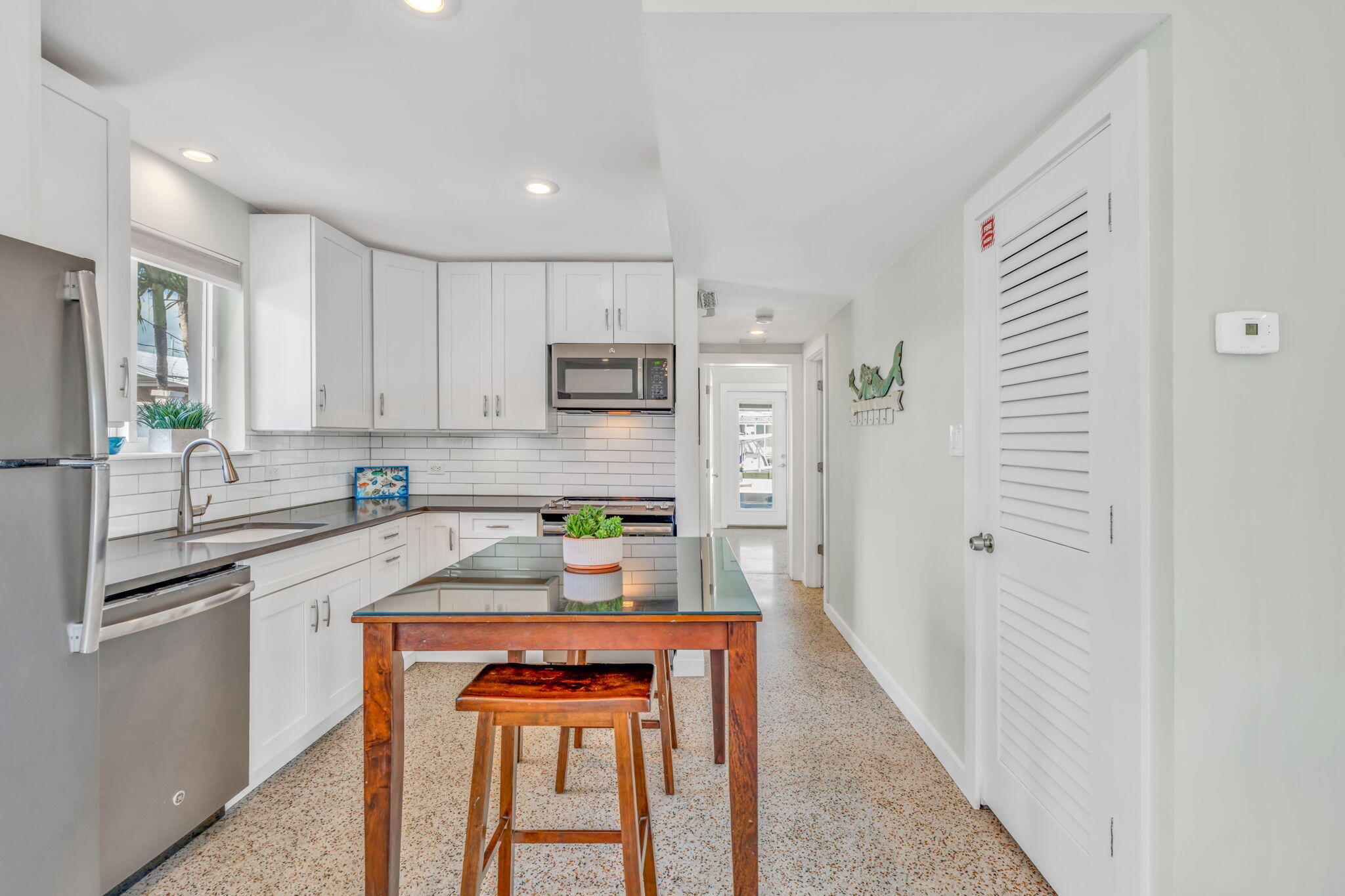 Marathon, Florida 33050, United States, 2 Bedrooms Bedrooms, ,2 BathroomsBathrooms,Residential,Active,136934