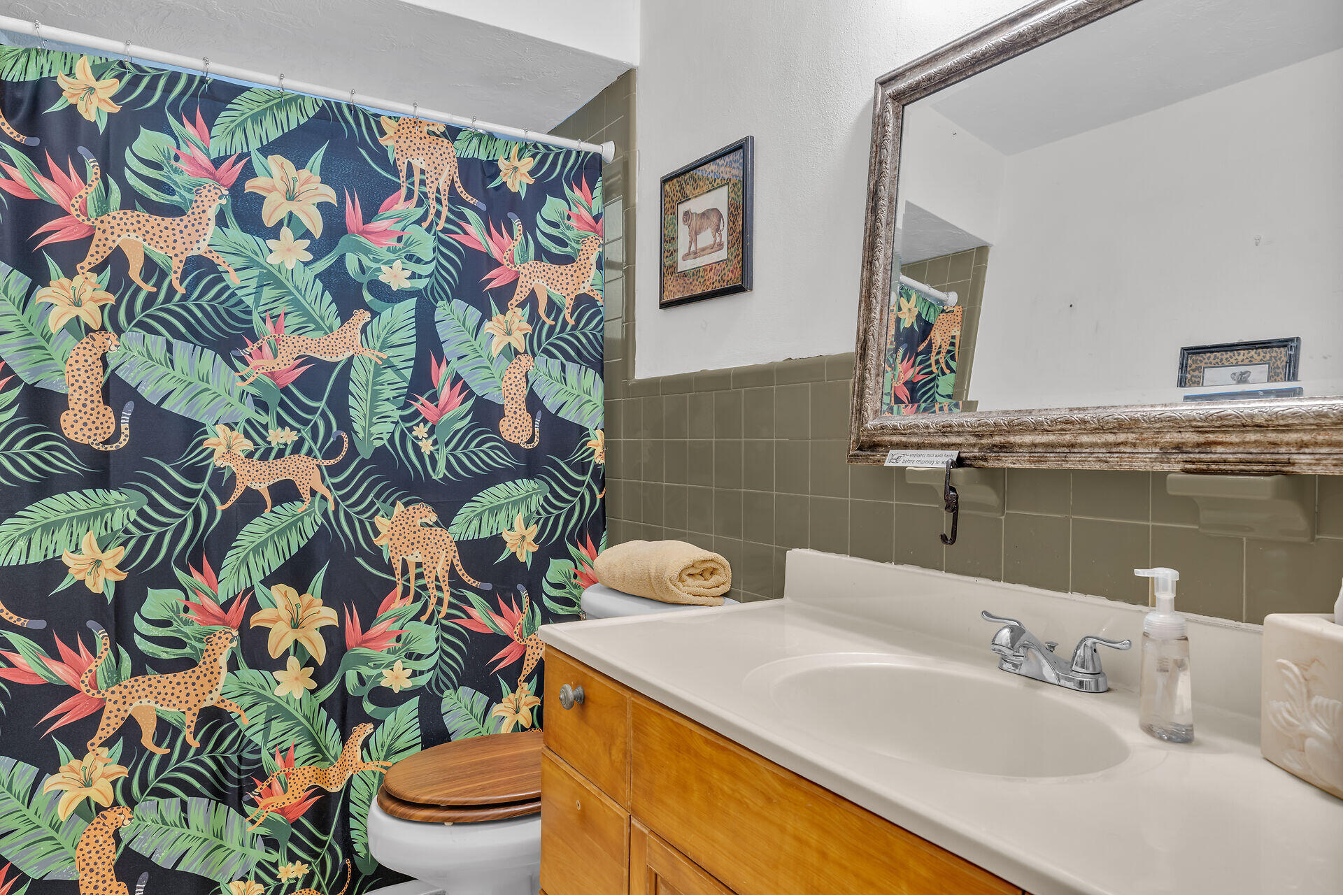 Marathon, Florida 33050, United States, 4 Bedrooms Bedrooms, ,3 BathroomsBathrooms,Residential,Active,216483