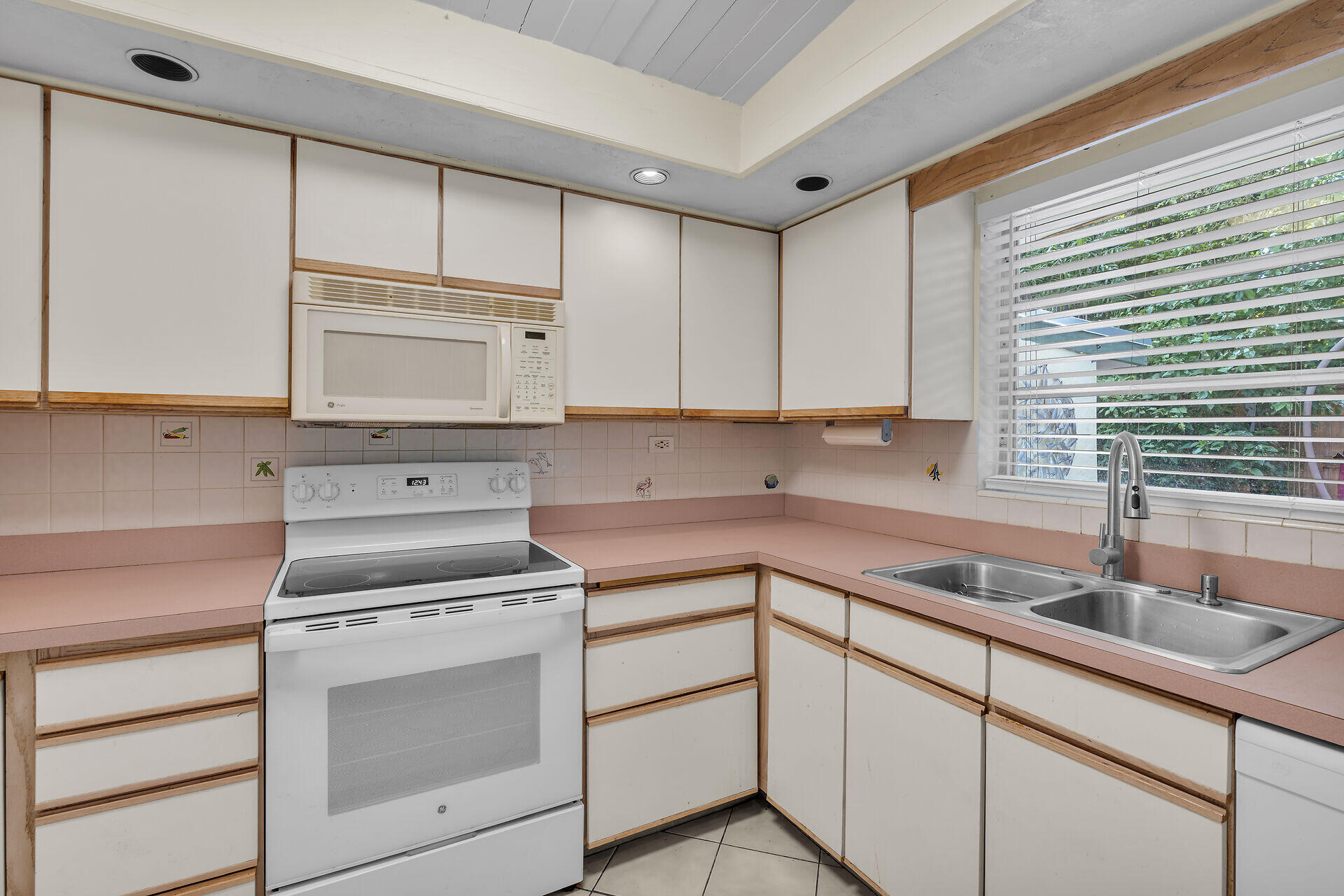 Marathon, Florida 33050, United States, 4 Bedrooms Bedrooms, ,3 BathroomsBathrooms,Residential,Active,216483