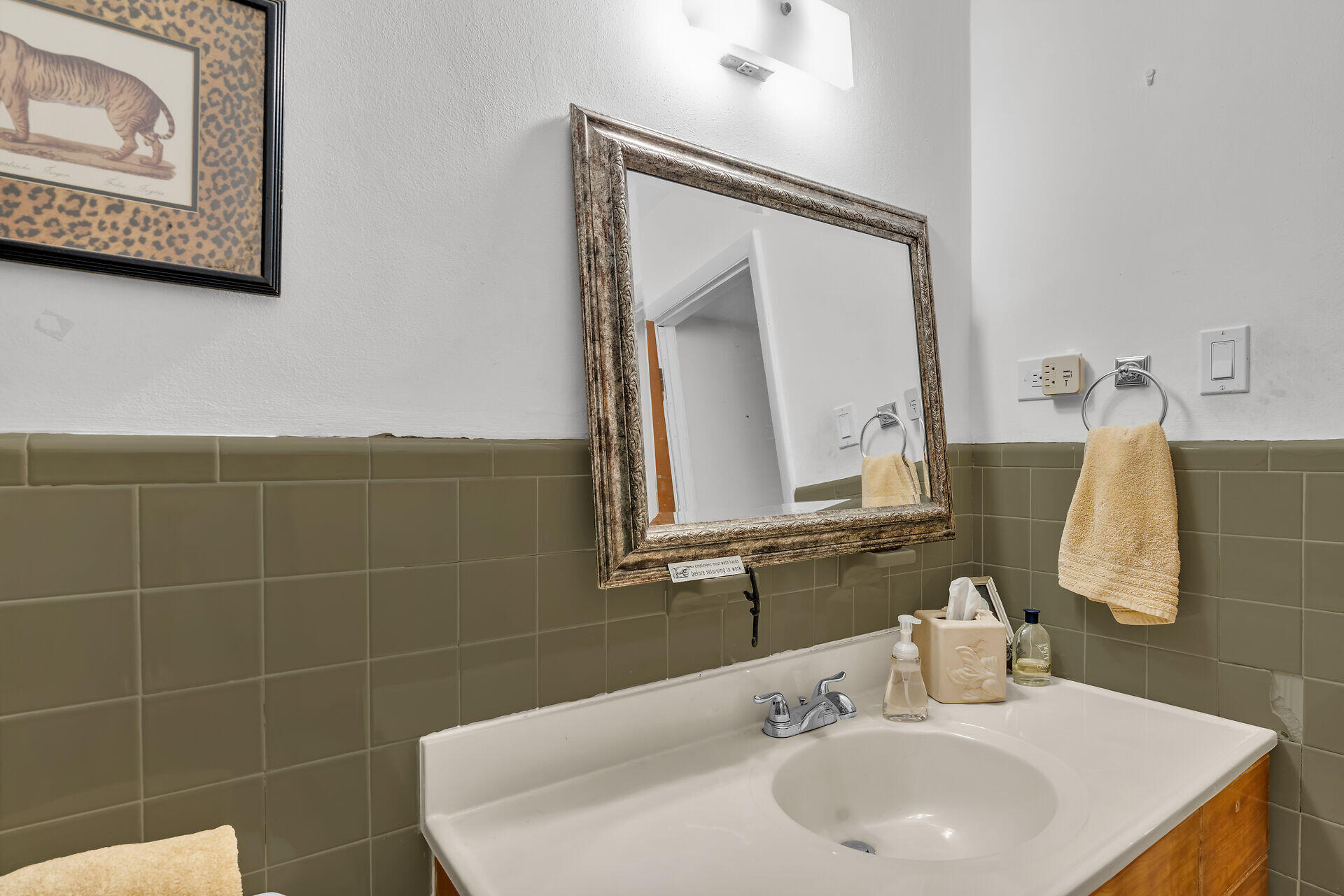 Marathon, Florida 33050, United States, 4 Bedrooms Bedrooms, ,3 BathroomsBathrooms,Residential,Active,216483