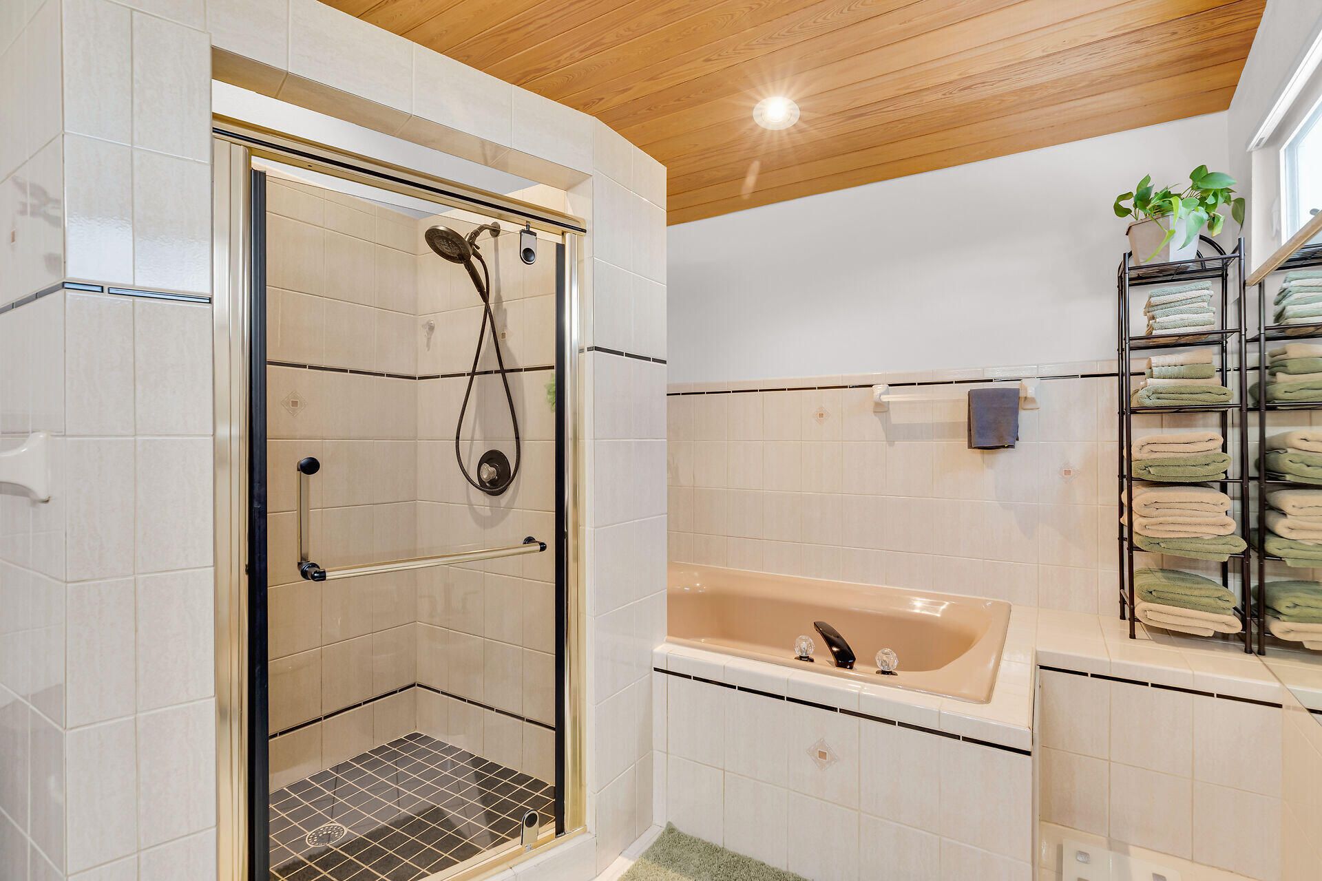 Marathon, Florida 33050, United States, 5 Bedrooms Bedrooms, ,3 BathroomsBathrooms,Residential,Active,237386