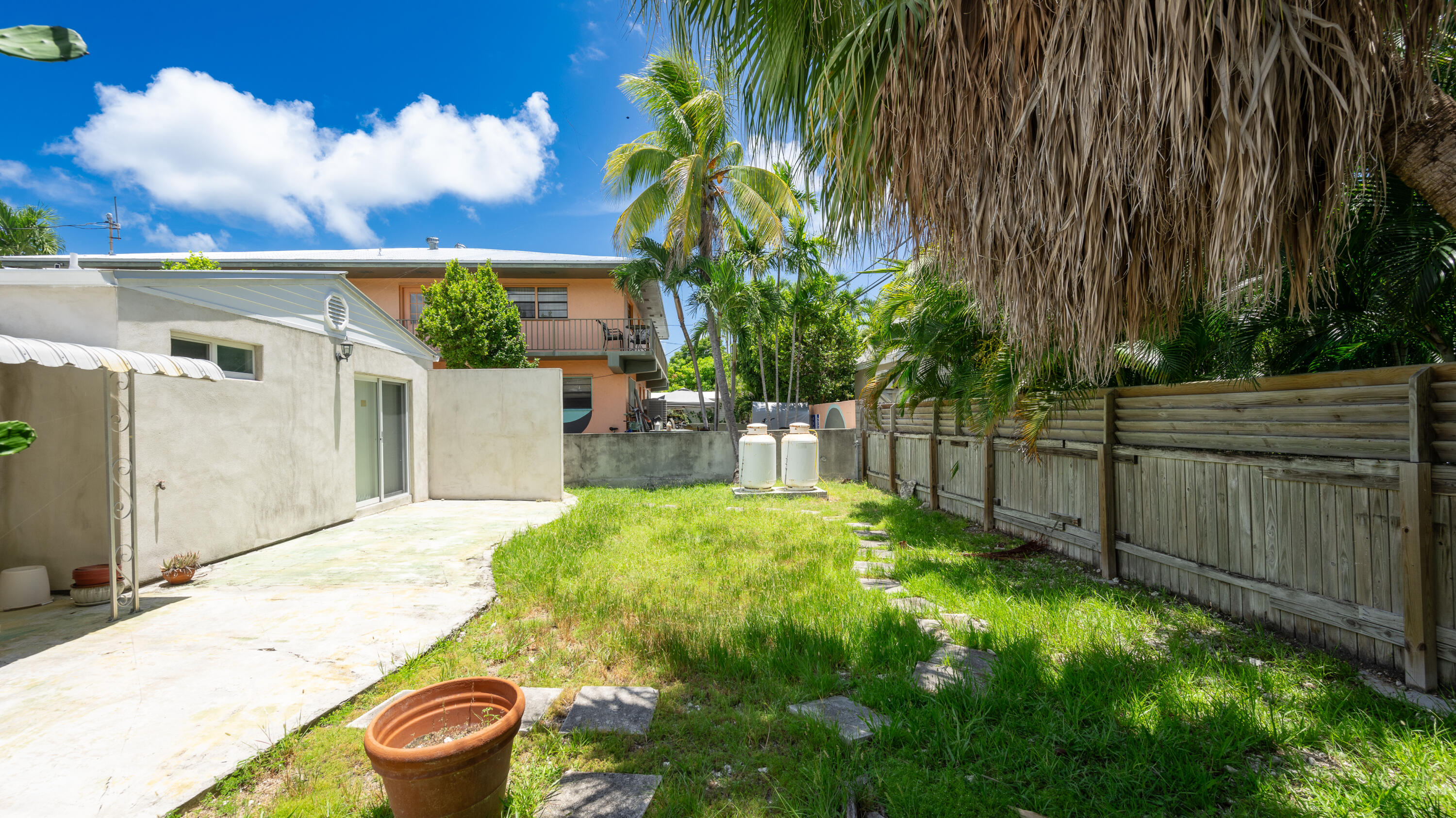 Key West, Florida 33040, United States, 3 Bedrooms Bedrooms, ,2 BathroomsBathrooms,Residential,Contingent,47379