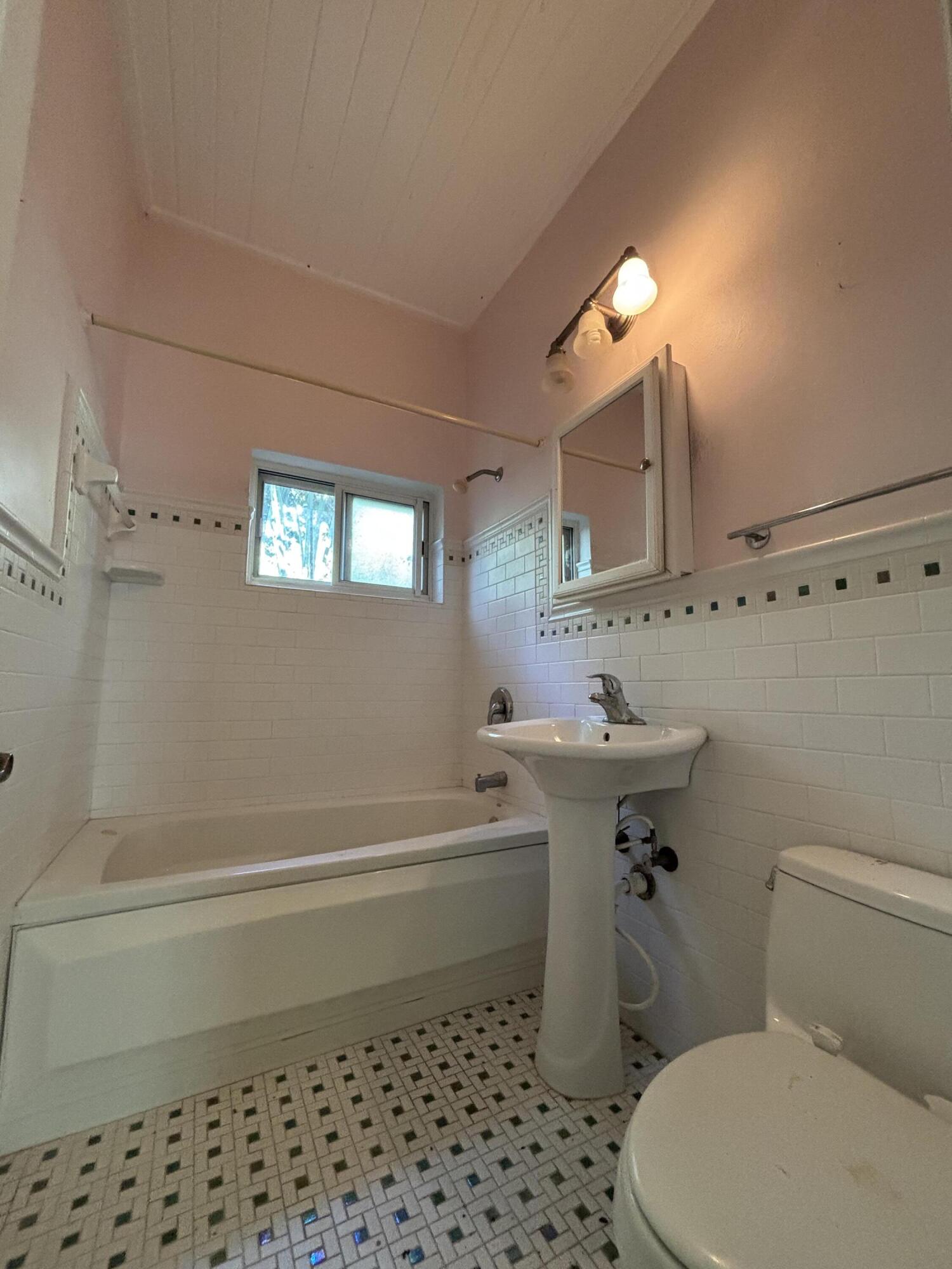 Key West, Florida 33040, United States, 3 Bedrooms Bedrooms, ,2 BathroomsBathrooms,Residential,Active,172936