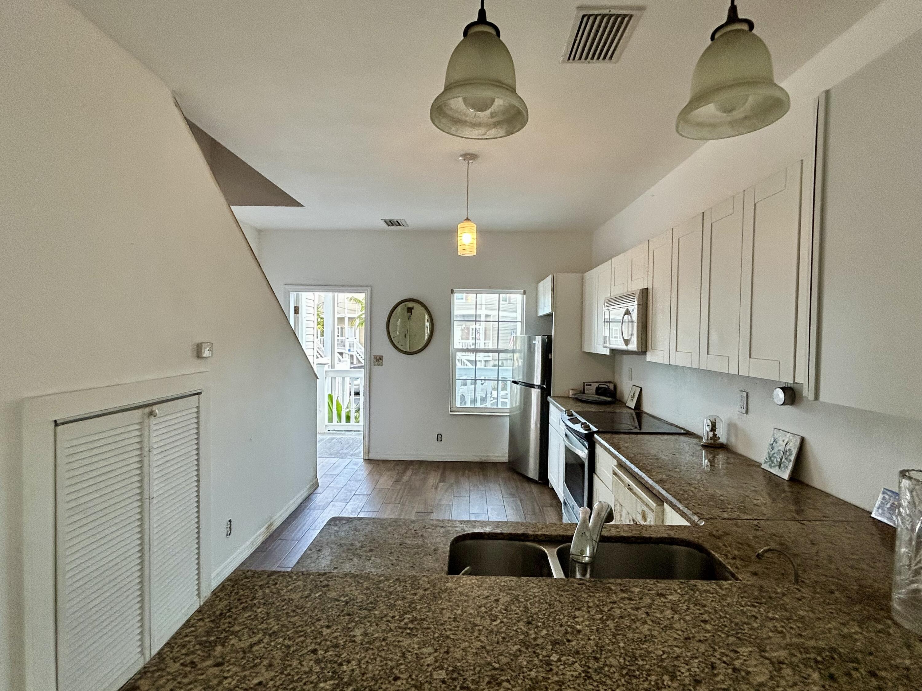 Stock Island, Florida 33040, United States, 2 Bedrooms Bedrooms, ,3 BathroomsBathrooms,Residential,Contingent,8078