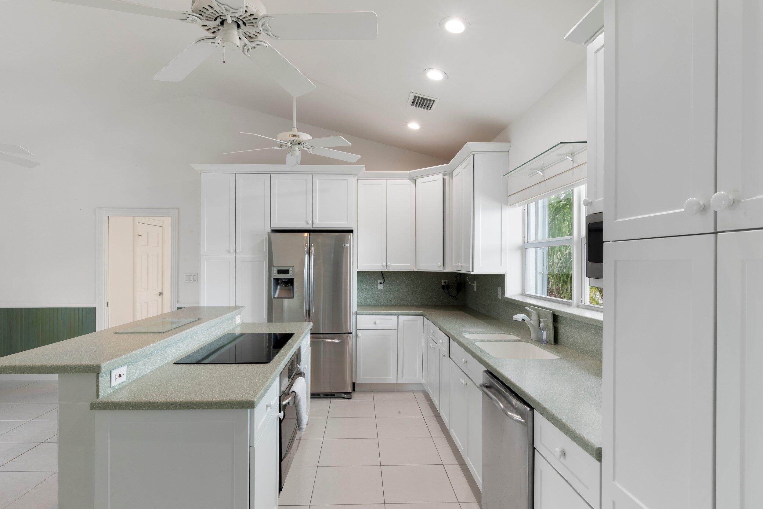 Geiger, Florida 33040, United States, 2 Bedrooms Bedrooms, ,2 BathroomsBathrooms,Residential,Active,113122