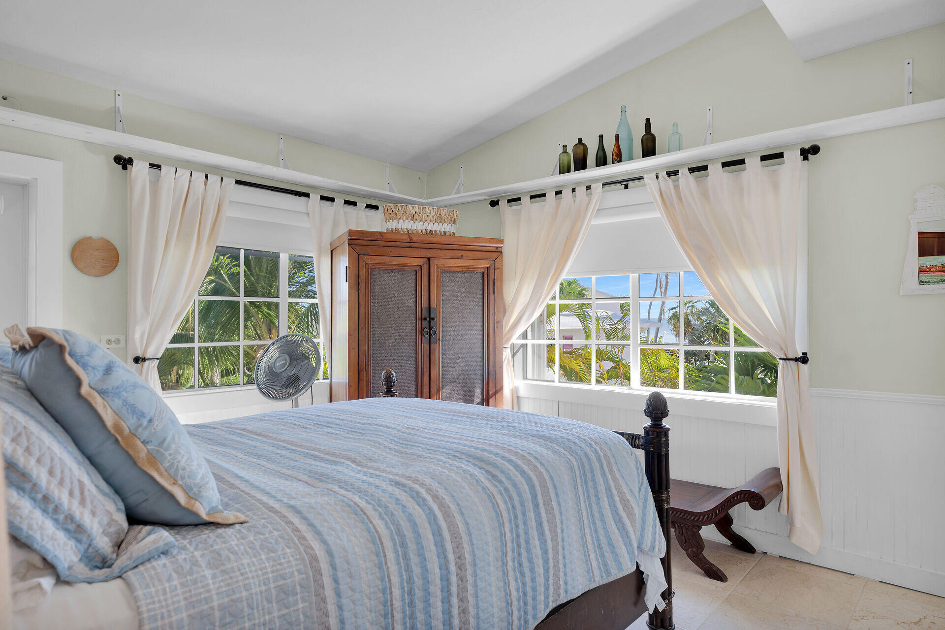 Islamorada, Florida 33036, United States, 4 Bedrooms Bedrooms, ,3 BathroomsBathrooms,Residential,Active,241718