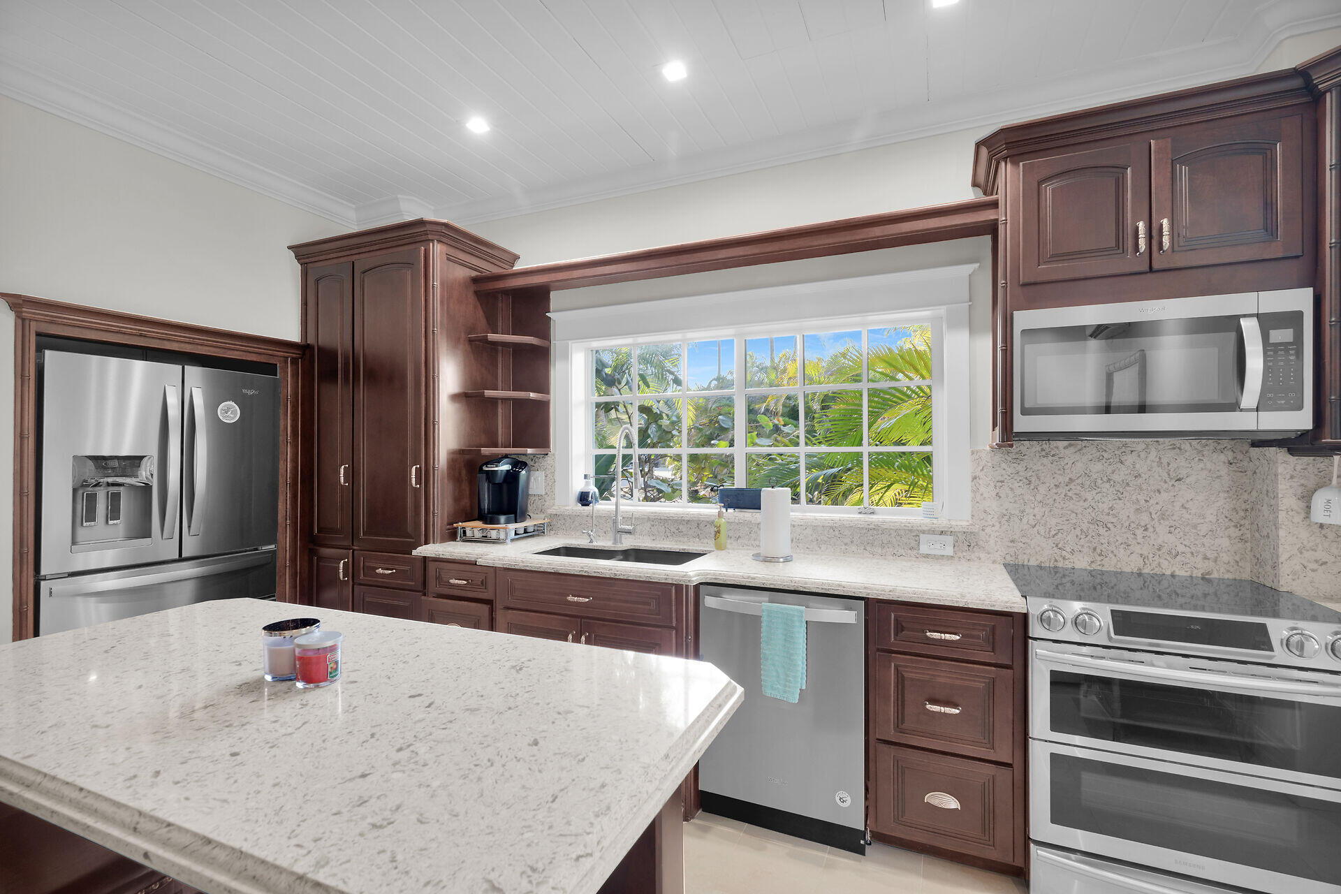 Islamorada, Florida 33036, United States, 4 Bedrooms Bedrooms, ,3 BathroomsBathrooms,Residential,Active,241718