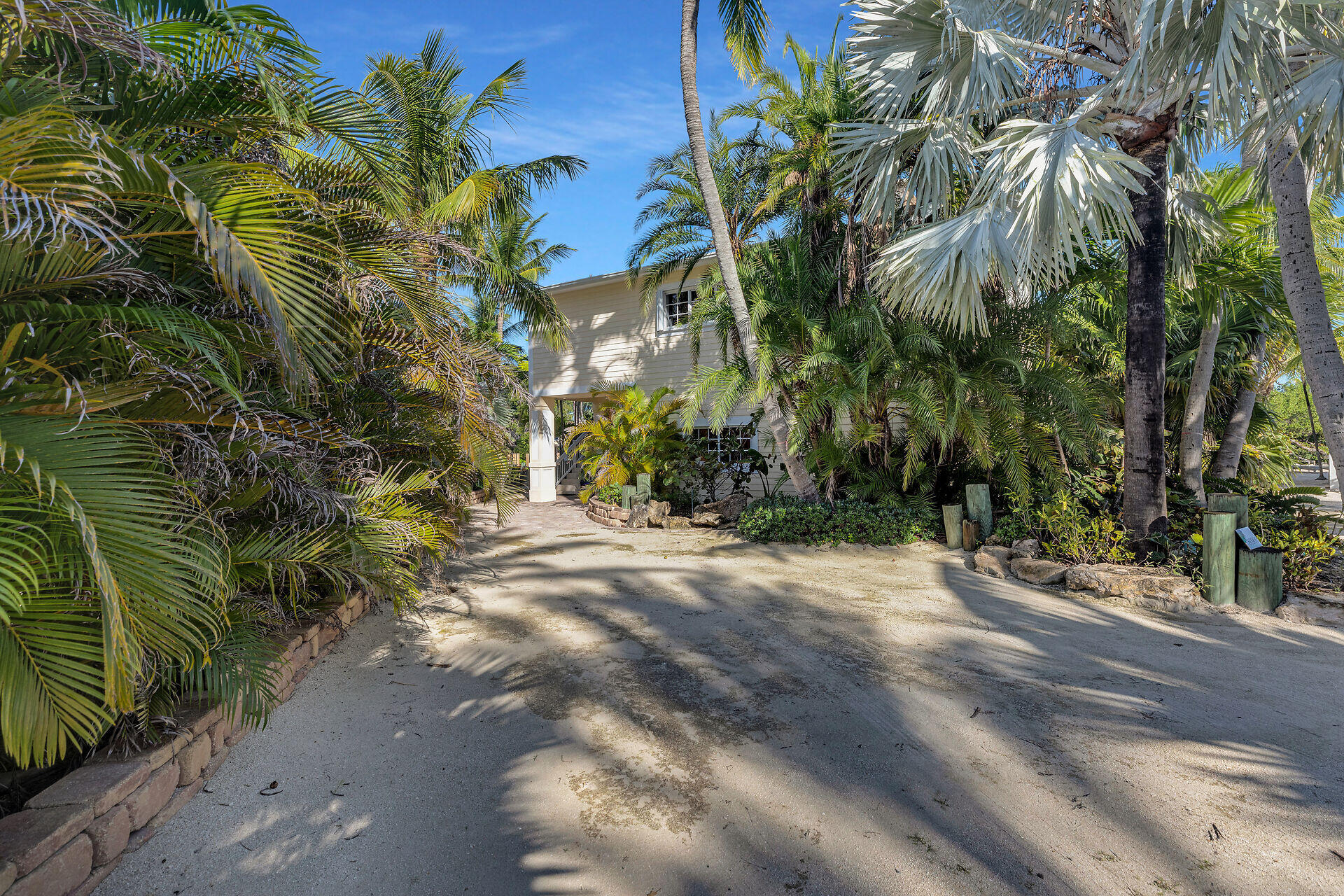 Islamorada, Florida 33036, United States, 4 Bedrooms Bedrooms, ,3 BathroomsBathrooms,Residential,Active,241718