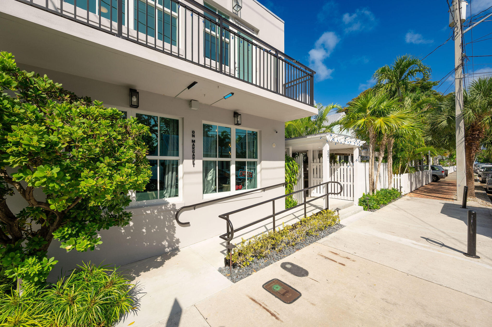 Key West, Florida 33040, United States, 1 Bedroom Bedrooms, ,2 BathroomsBathrooms,Commercial,Active,129057