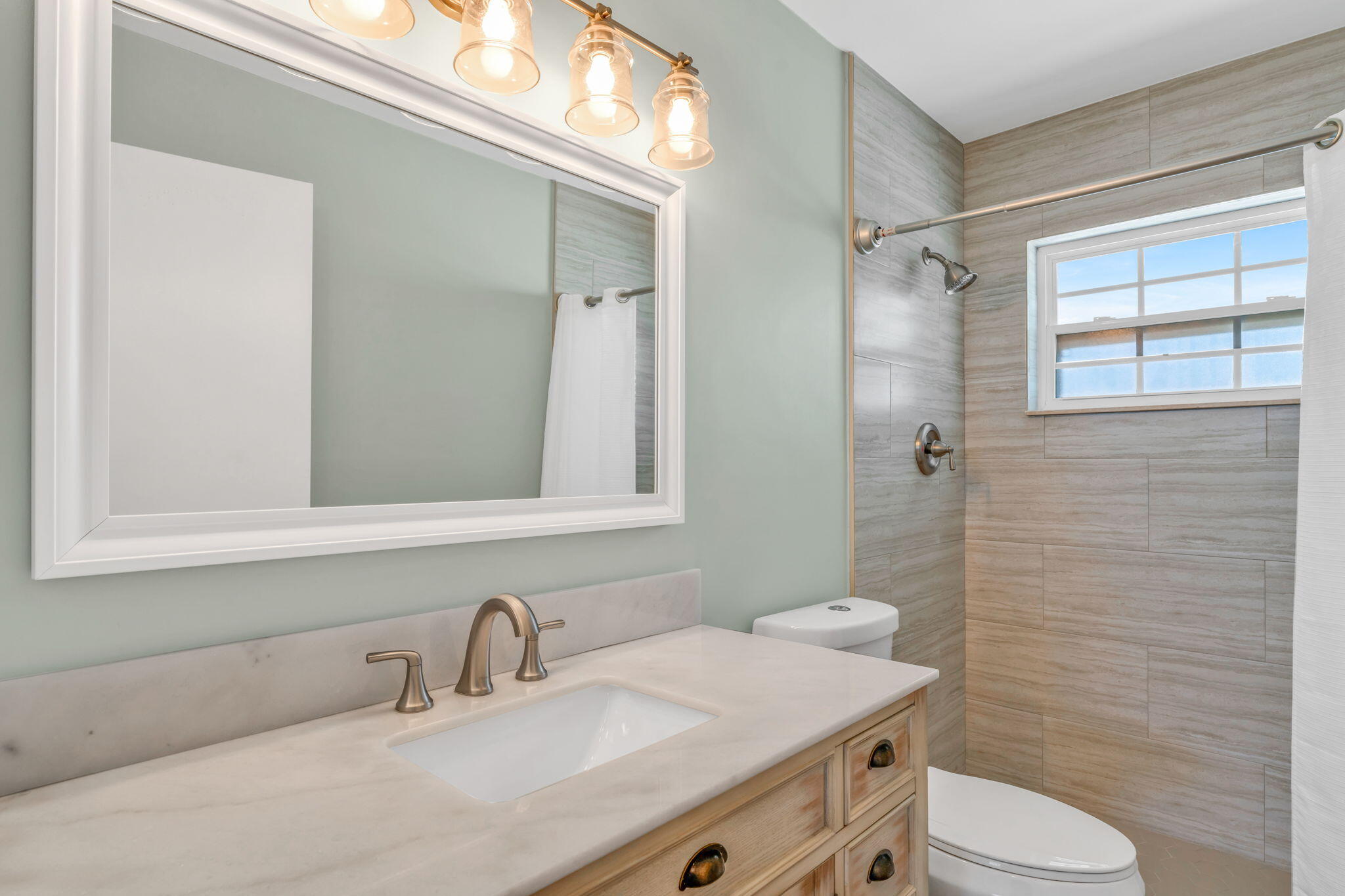 Key Colony, Florida 33051, United States, 2 Bedrooms Bedrooms, ,3 BathroomsBathrooms,Residential,Pending,7815