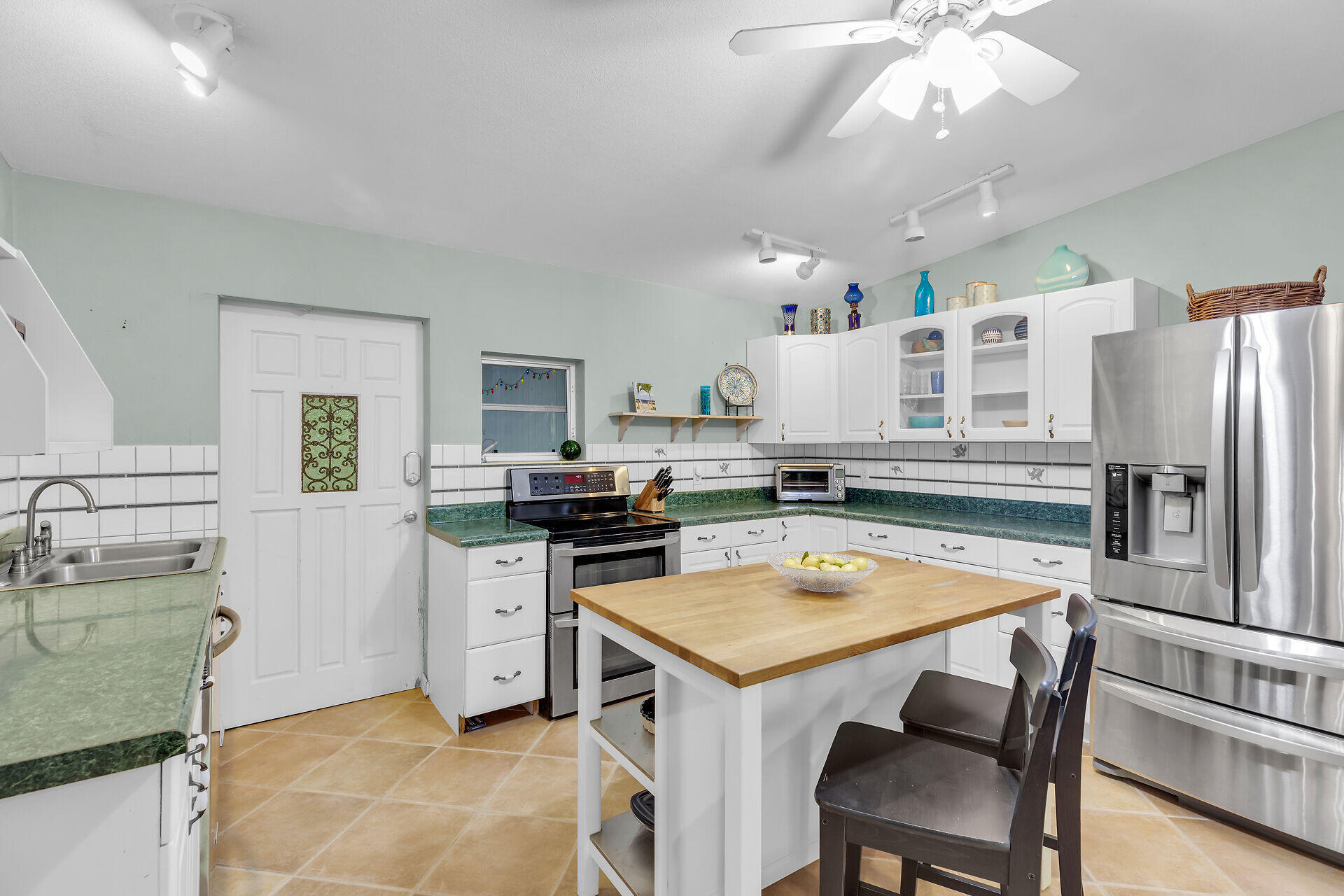 Key Largo, Florida 33037, United States, 4 Bedrooms Bedrooms, ,3 BathroomsBathrooms,Residential,Active,31415