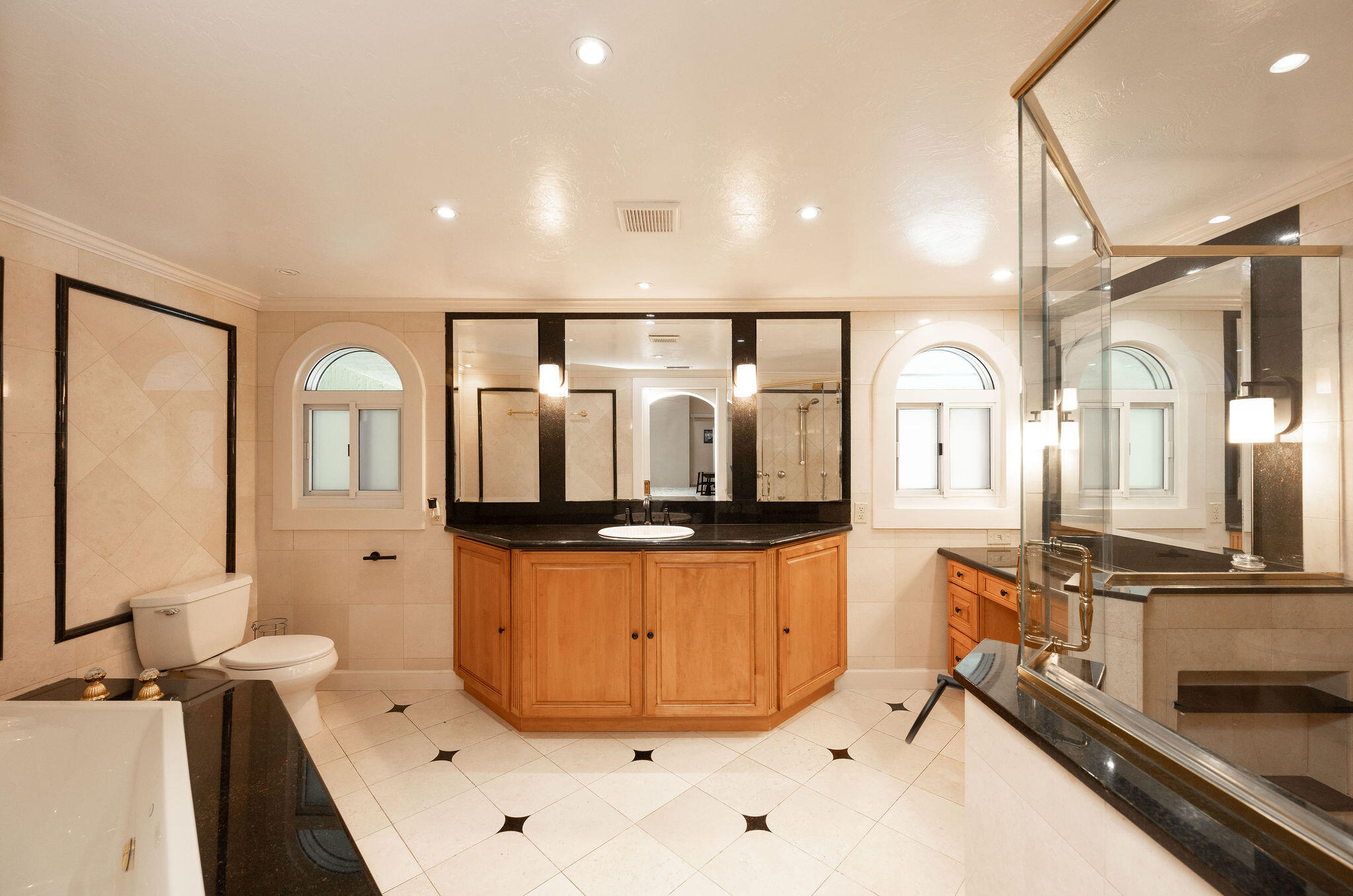 Key West, Florida 33040, United States, 3 Bedrooms Bedrooms, ,3 BathroomsBathrooms,Residential,Active,207478