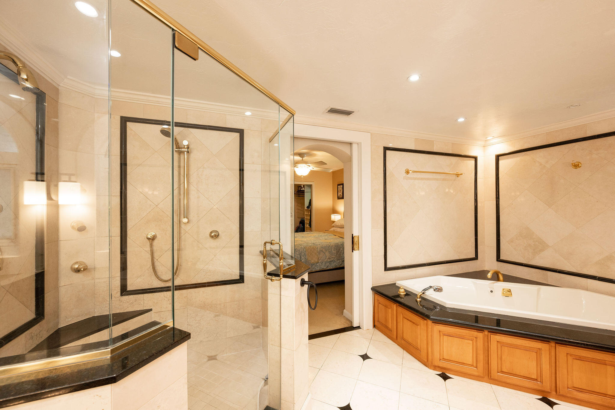 Key West, Florida 33040, United States, 3 Bedrooms Bedrooms, ,3 BathroomsBathrooms,Residential,Active,207478