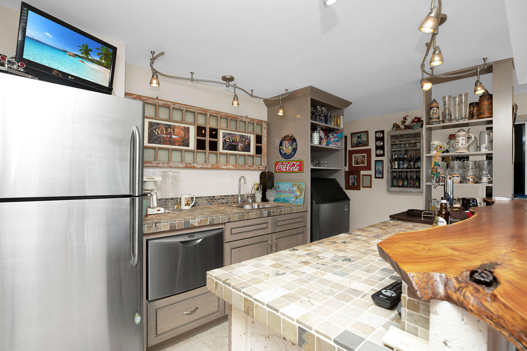 Islamorada, Florida 33036, United States, 4 Bedrooms Bedrooms, ,4 BathroomsBathrooms,Residential,Active,18376