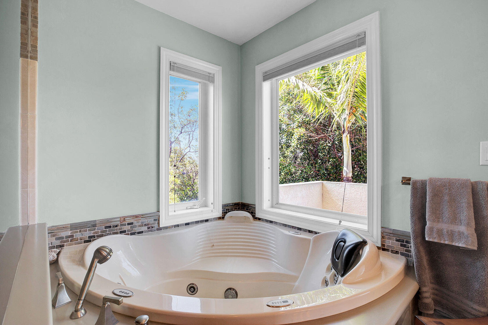 Islamorada, Florida 33036, United States, 4 Bedrooms Bedrooms, ,4 BathroomsBathrooms,Residential,Active,18376