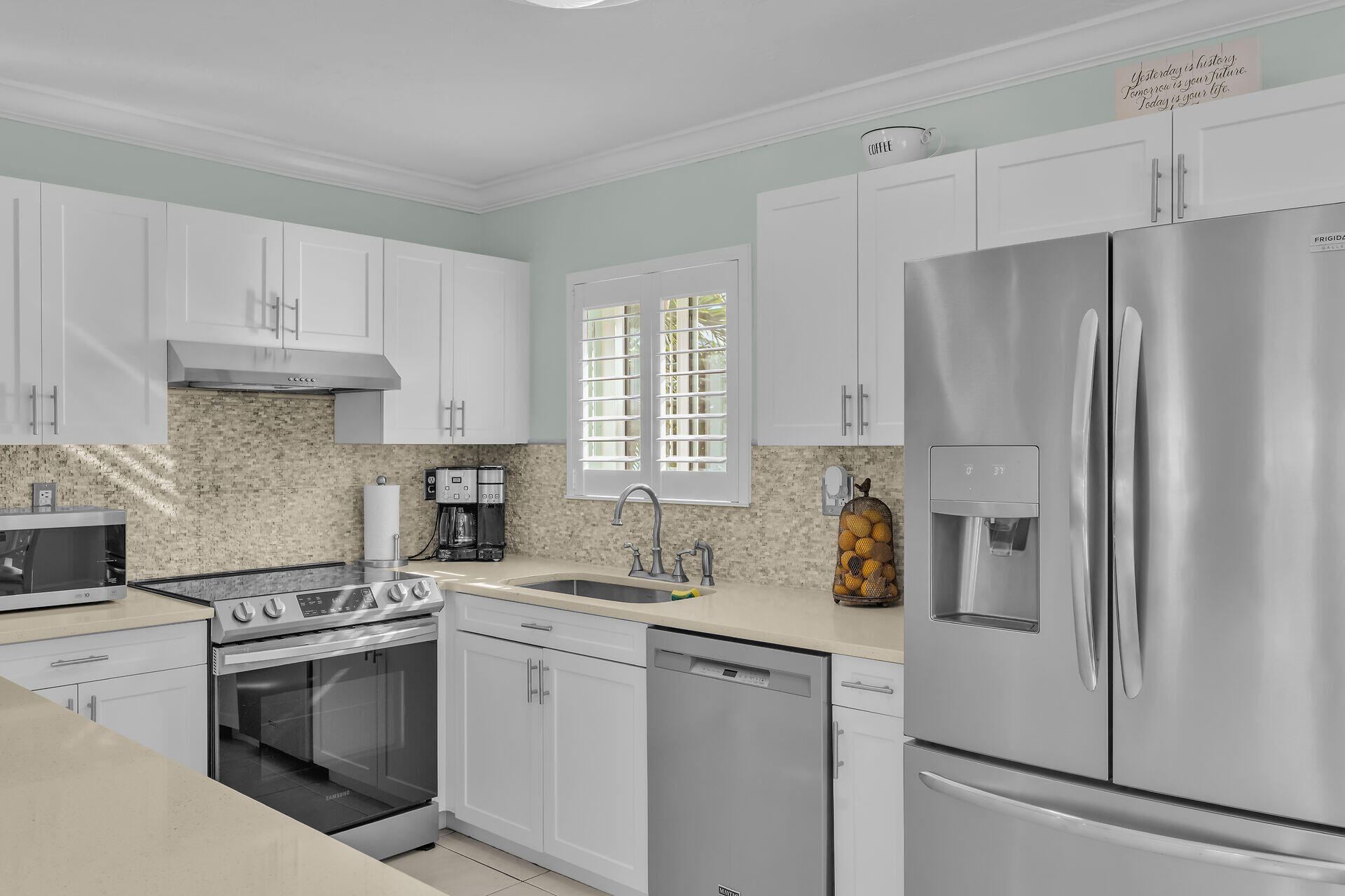 Marathon, Florida 33050, United States, 2 Bedrooms Bedrooms, ,2 BathroomsBathrooms,Residential,Active,205546