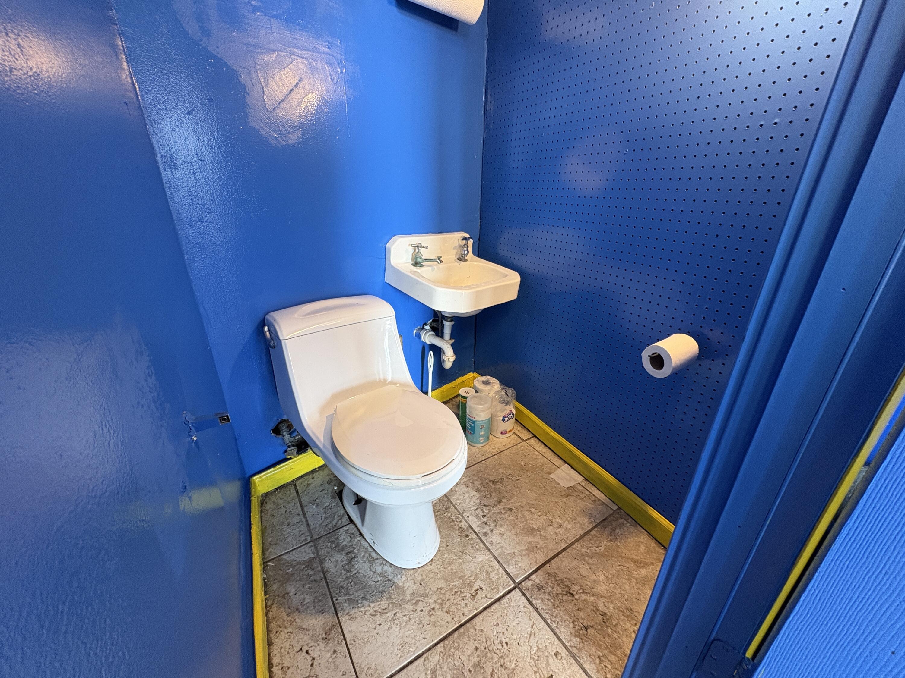 Marathon, Florida 33050, United States, 1 Bedroom Bedrooms, ,2 BathroomsBathrooms,Commercial,Active,223494