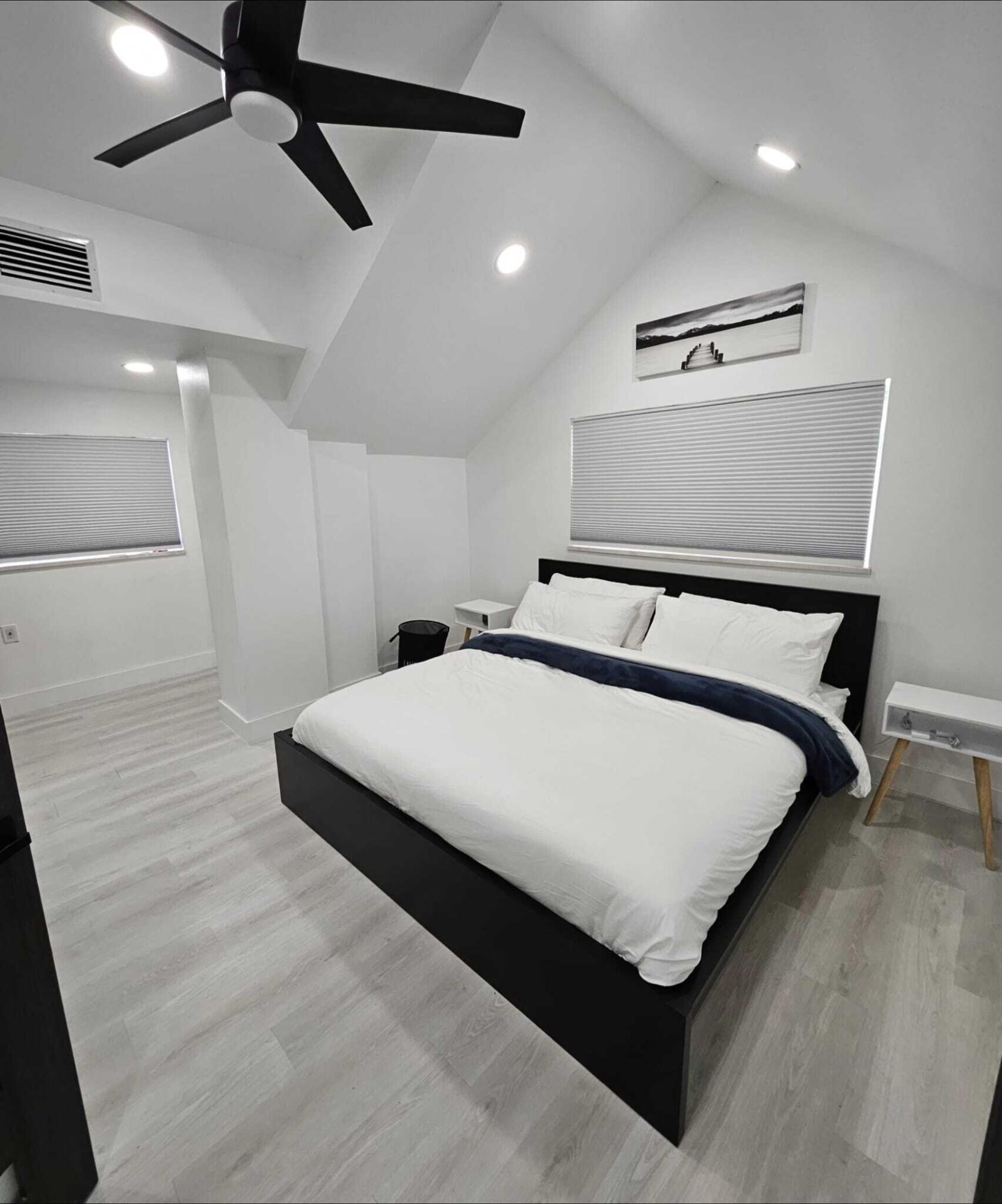 Key West, Florida 33040, United States, 2 Bedrooms Bedrooms, ,2 BathroomsBathrooms,Residential,Active,163884