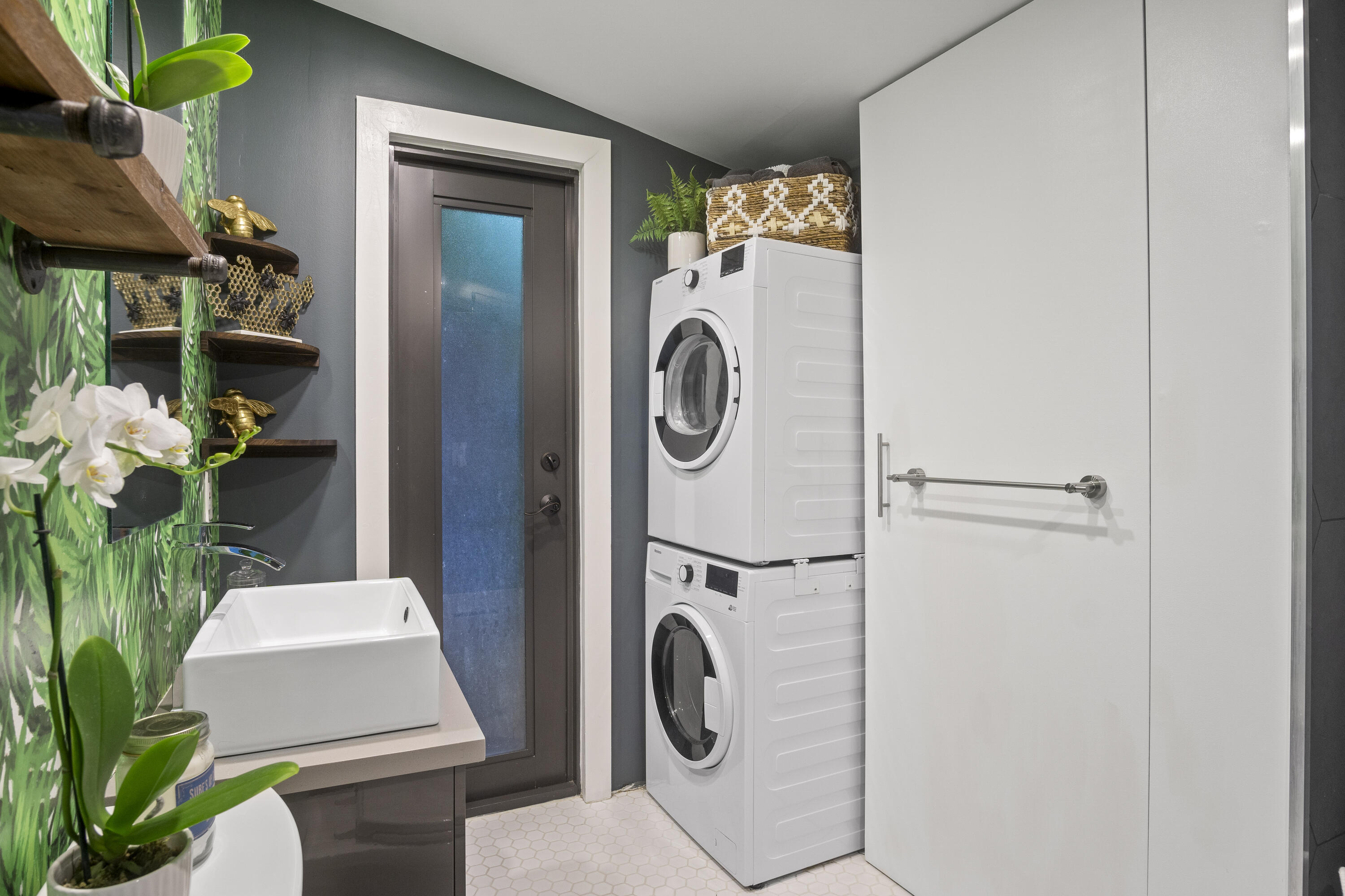 Key West, Florida 33040, United States, 2 Bedrooms Bedrooms, ,2 BathroomsBathrooms,Residential,Active,227586