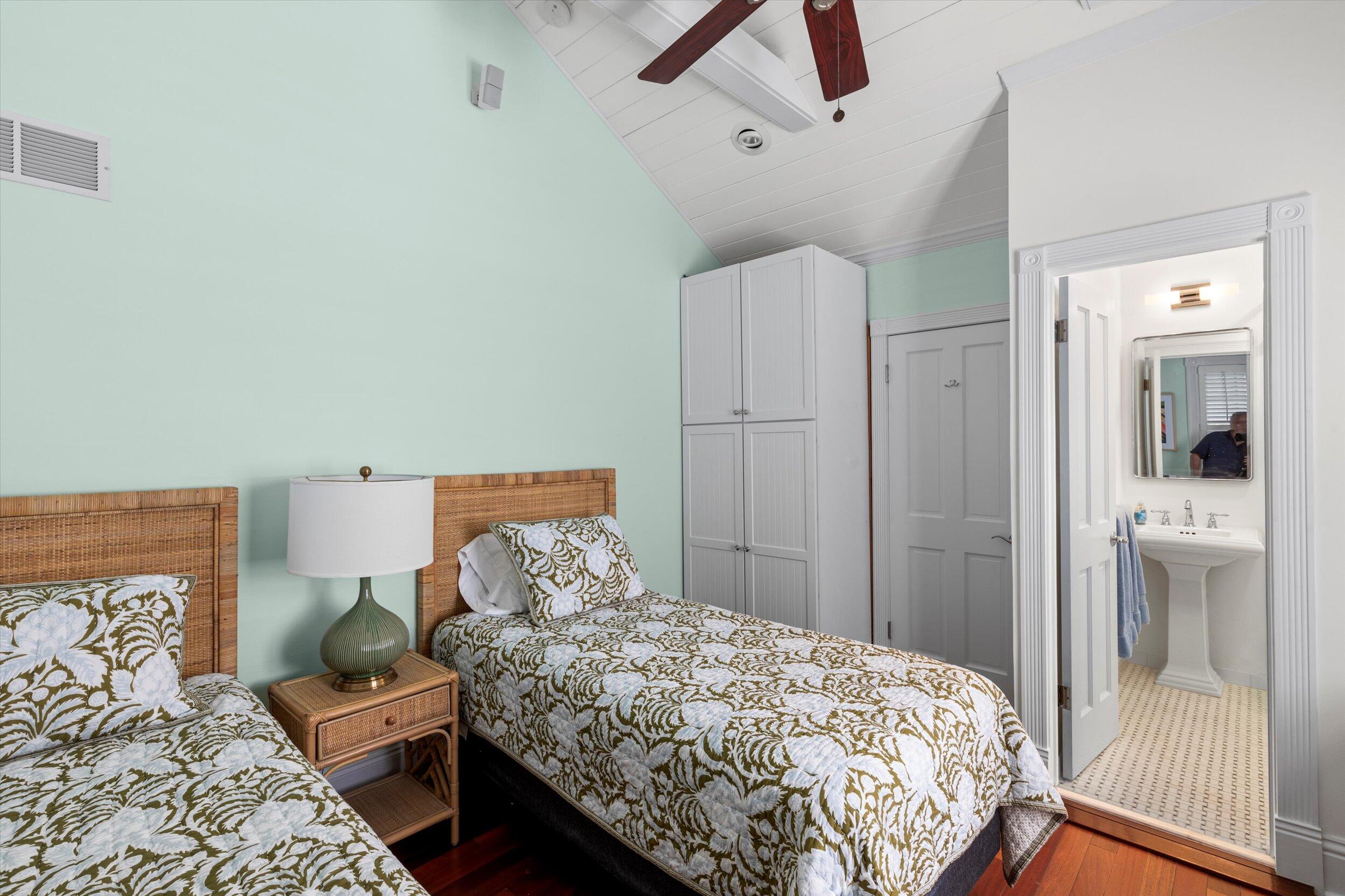 Key West, Florida 33040, United States, 4 Bedrooms Bedrooms, ,5 BathroomsBathrooms,Residential,Active,6930