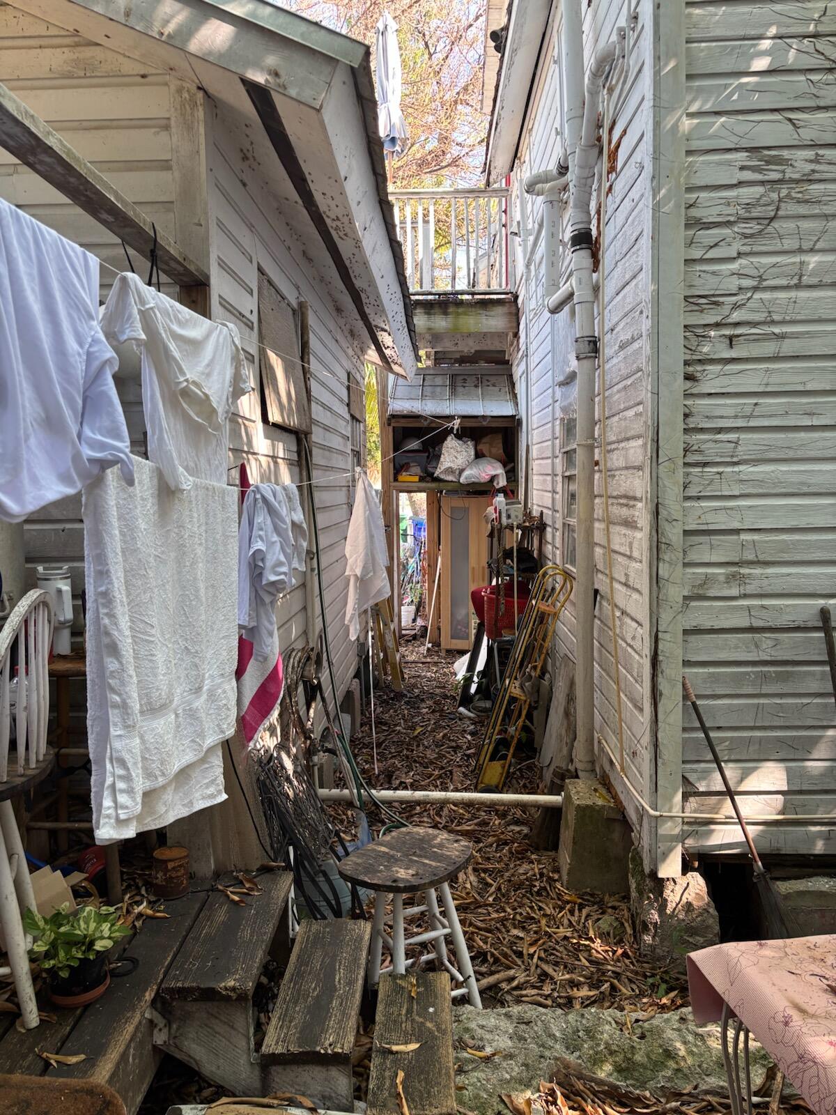 Key West, Florida 33040, United States, 4 Bedrooms Bedrooms, ,2 BathroomsBathrooms,Residential,Contingent,142261