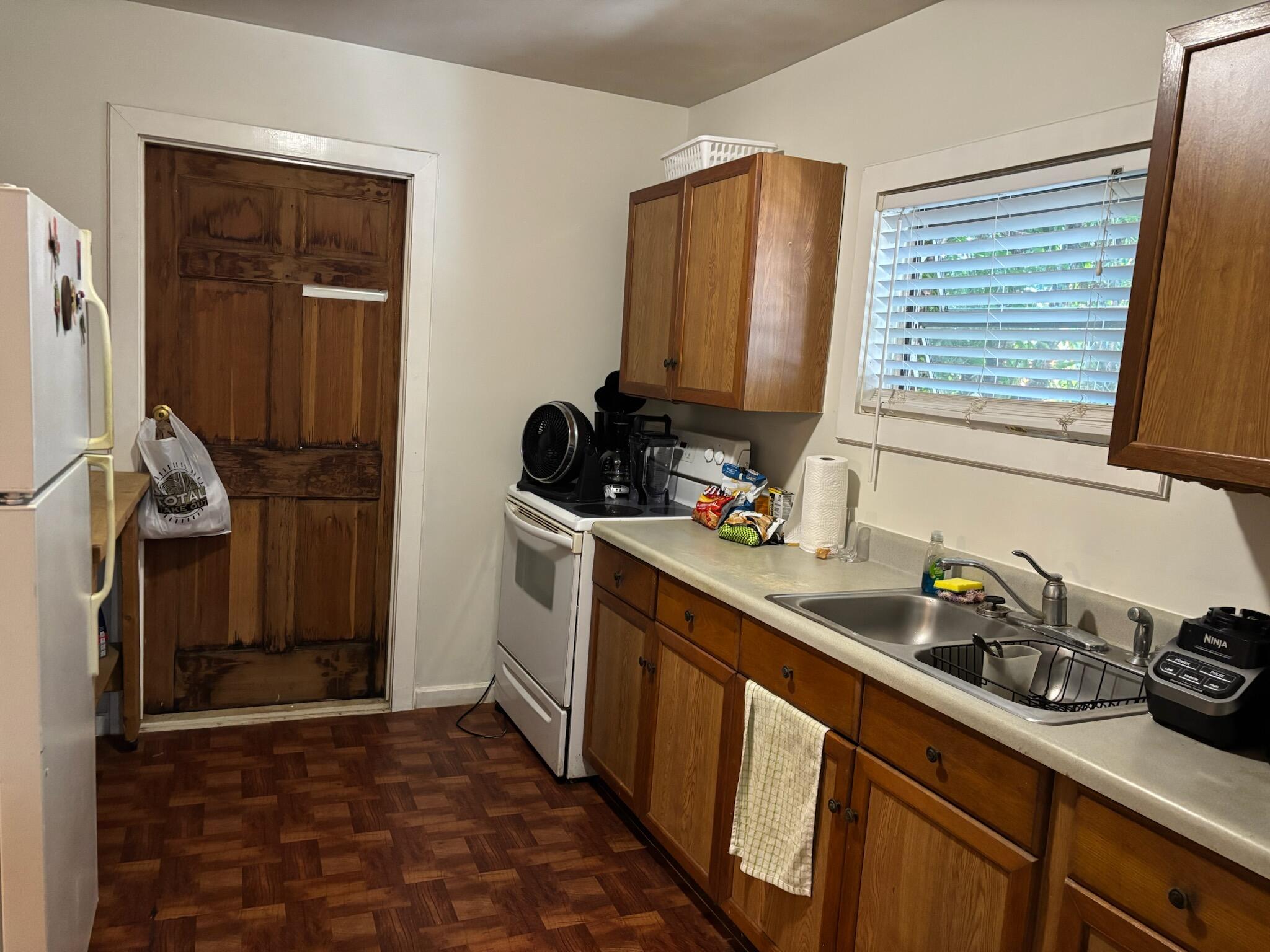 Key West, Florida 33040, United States, 4 Bedrooms Bedrooms, ,2 BathroomsBathrooms,Residential,Contingent,142261