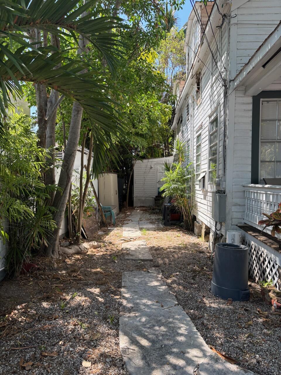 Key West, Florida 33040, United States, 4 Bedrooms Bedrooms, ,2 BathroomsBathrooms,Residential,Contingent,142261