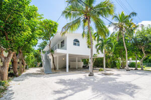 Tavernier, Florida 33070, United States, 5 Bedrooms Bedrooms, ,4 BathroomsBathrooms,Residential,Active,124845