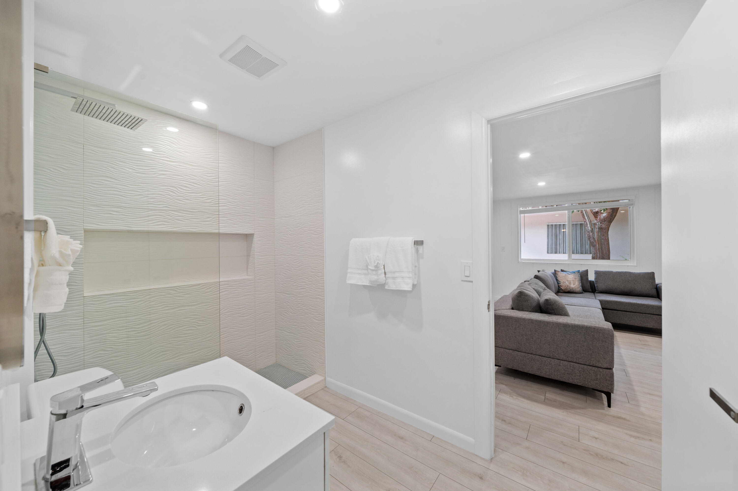 Tavernier, Florida 33070, United States, 5 Bedrooms Bedrooms, ,4 BathroomsBathrooms,Residential,Active,124845