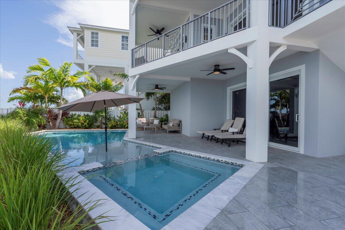 Marathon, Florida, 33050, United States, 5 Bedrooms Bedrooms, ,5 BathroomsBathrooms,Residential,Active,1998589