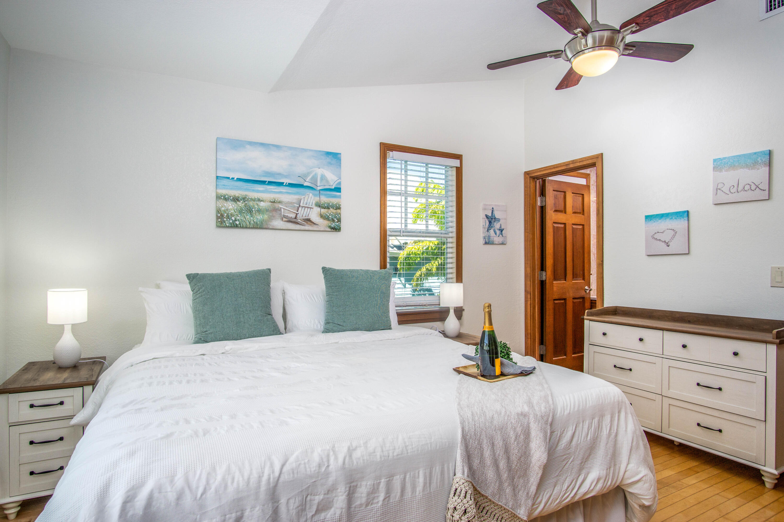 Key West, Florida 33040, United States, 2 Bedrooms Bedrooms, ,3 BathroomsBathrooms,Residential,Pending,37680