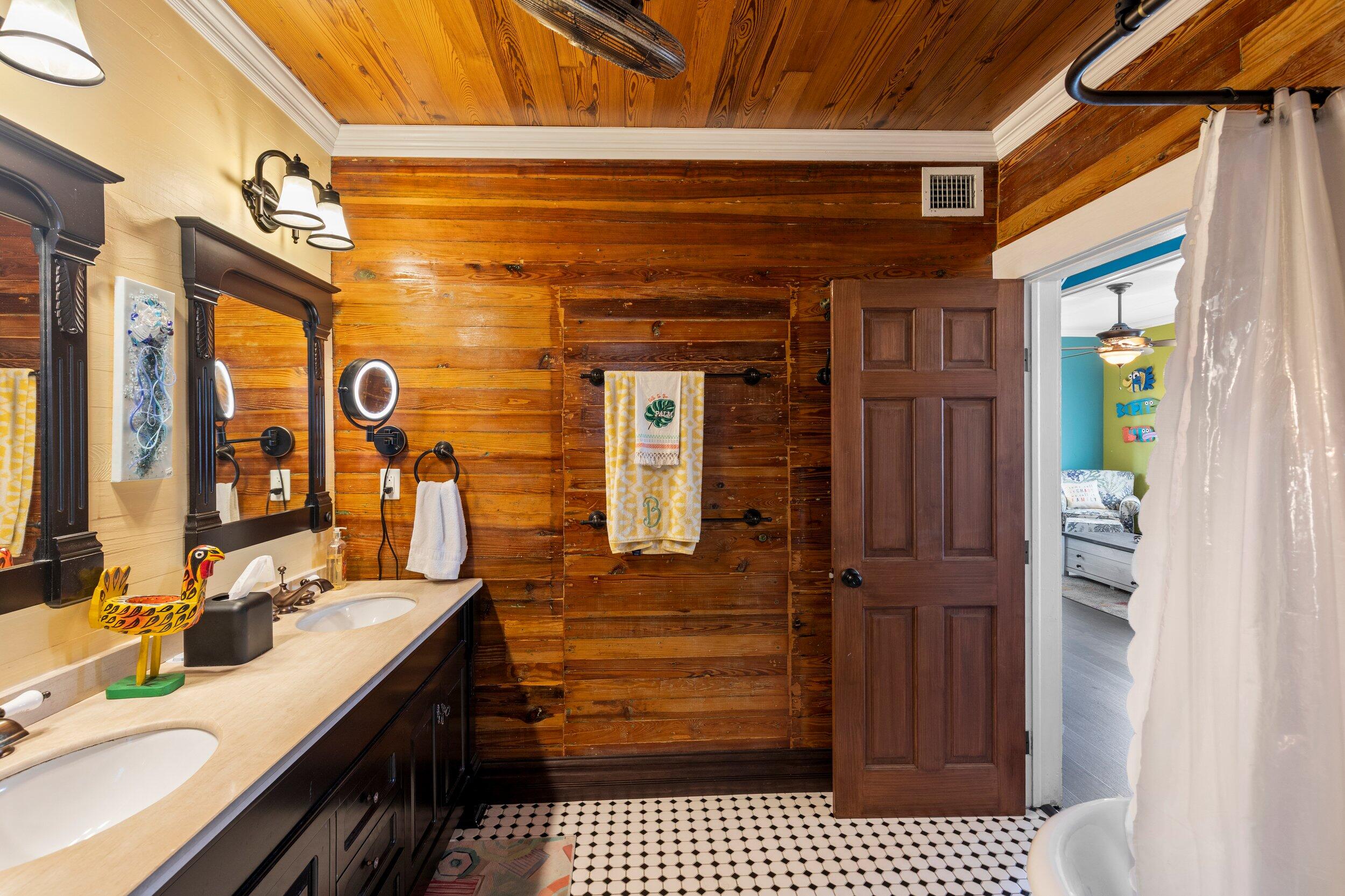 Key West, Florida 33040, United States, 4 Bedrooms Bedrooms, ,2 BathroomsBathrooms,Residential,Active,243261