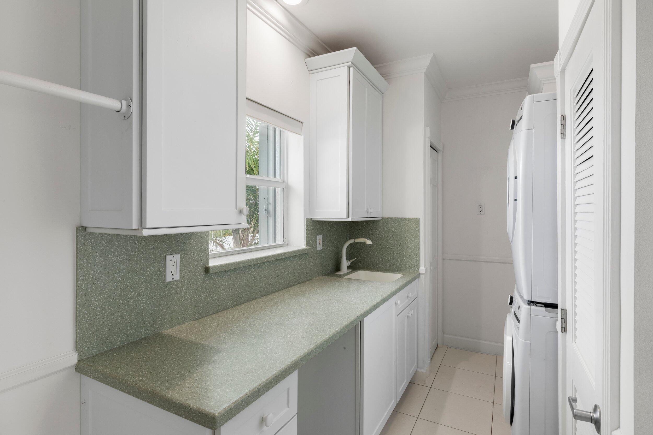 Geiger, Florida 33040, United States, 2 Bedrooms Bedrooms, ,2 BathroomsBathrooms,Residential,Active,222025