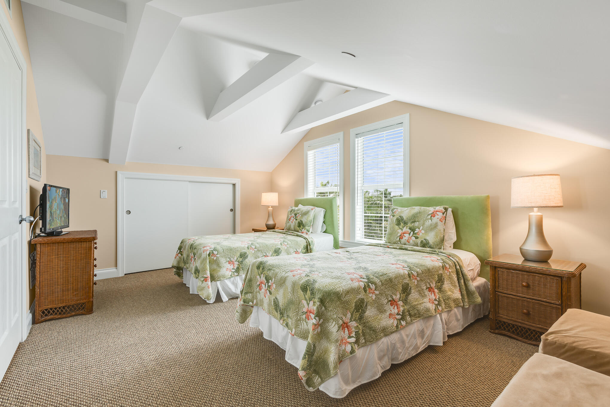 Key West, Florida 33040, United States, 5 Bedrooms Bedrooms, ,4 BathroomsBathrooms,Residential,Contingent,37812