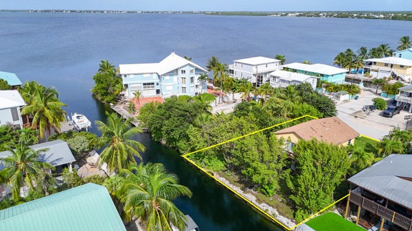 22960 SHARP LN, SUMMERLAND KEY, FL 33042 - Image b4f4e911bd76710e9ff4d98ee996ac99/2355696951