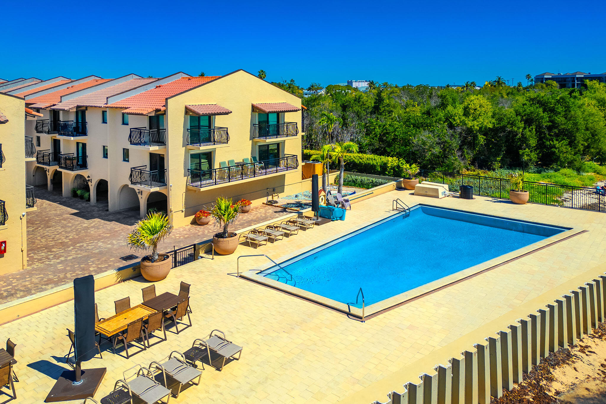 Key West, Florida 33040, United States, 2 Bedrooms Bedrooms, ,3 BathroomsBathrooms,Residential,Active,89572