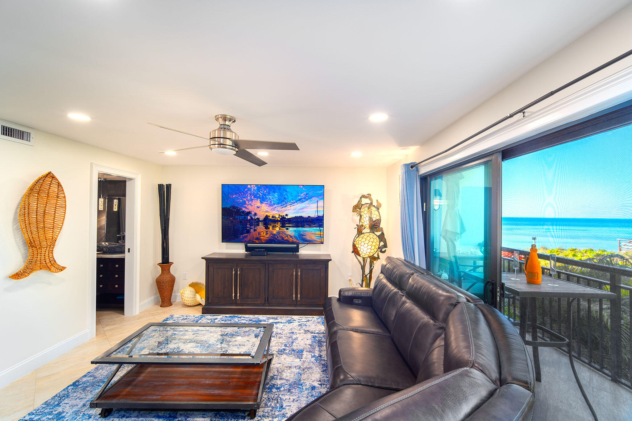 Key West, Florida 33040, United States, 2 Bedrooms Bedrooms, ,3 BathroomsBathrooms,Residential,Active,89572