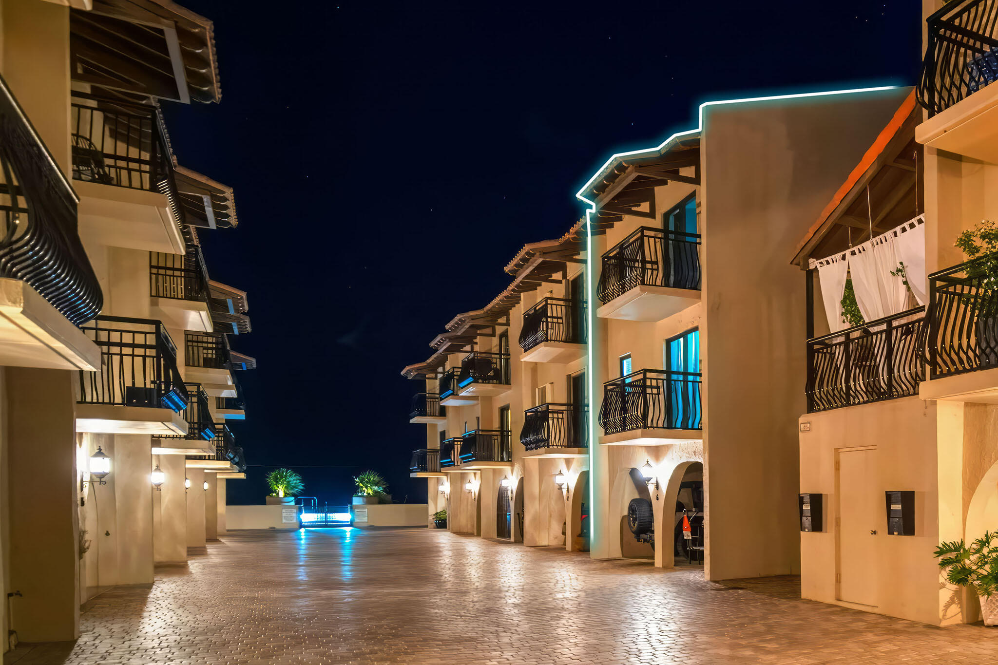 Key West, Florida 33040, United States, 2 Bedrooms Bedrooms, ,3 BathroomsBathrooms,Residential,Active,89572