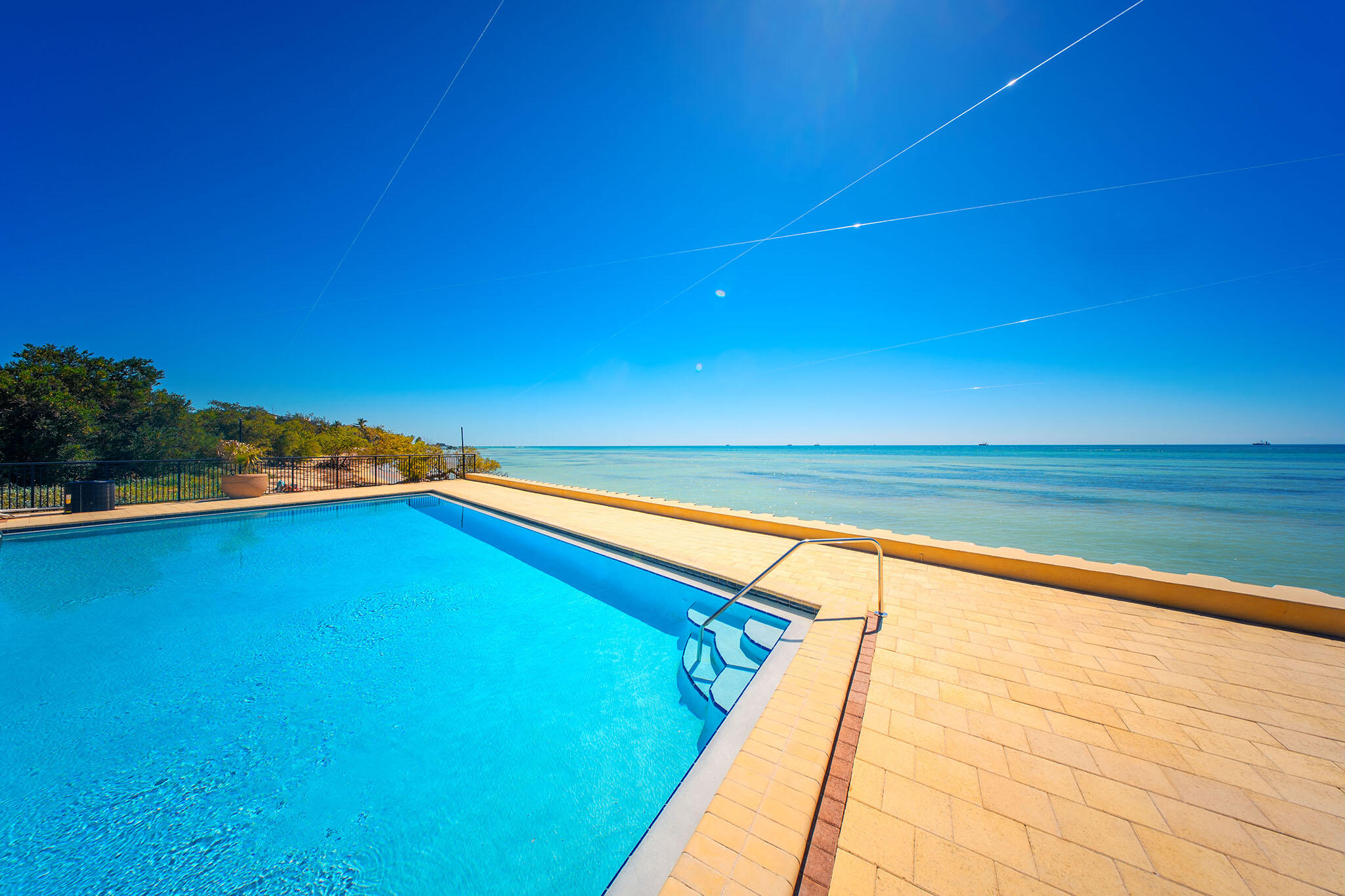 Key West, Florida 33040, United States, 2 Bedrooms Bedrooms, ,3 BathroomsBathrooms,Residential,Active,89572