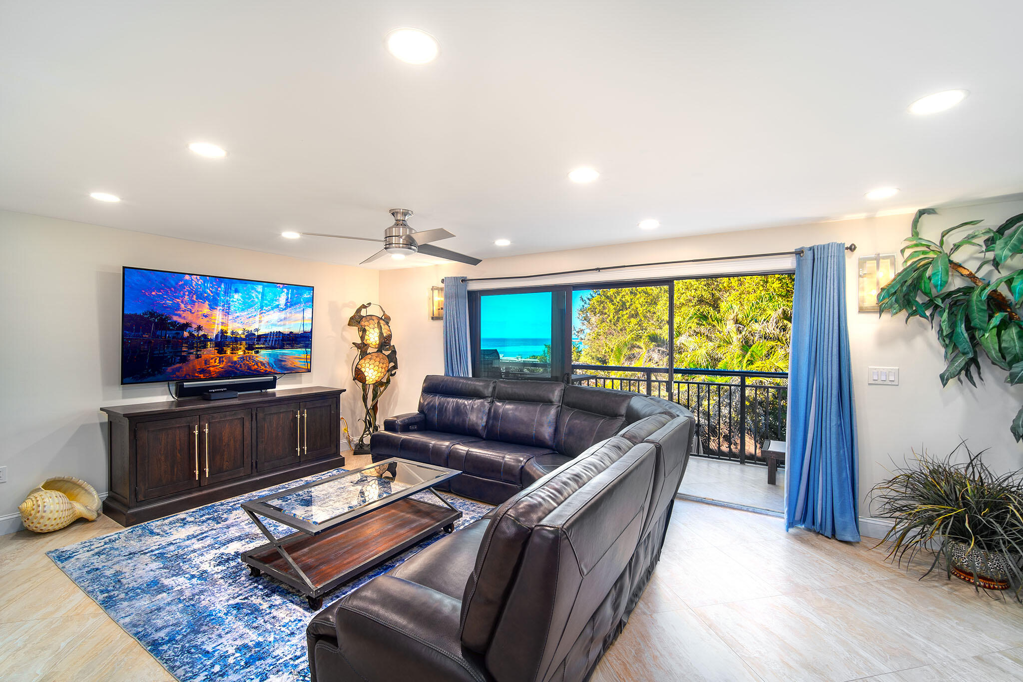 Key West, Florida 33040, United States, 2 Bedrooms Bedrooms, ,3 BathroomsBathrooms,Residential,Active,89572