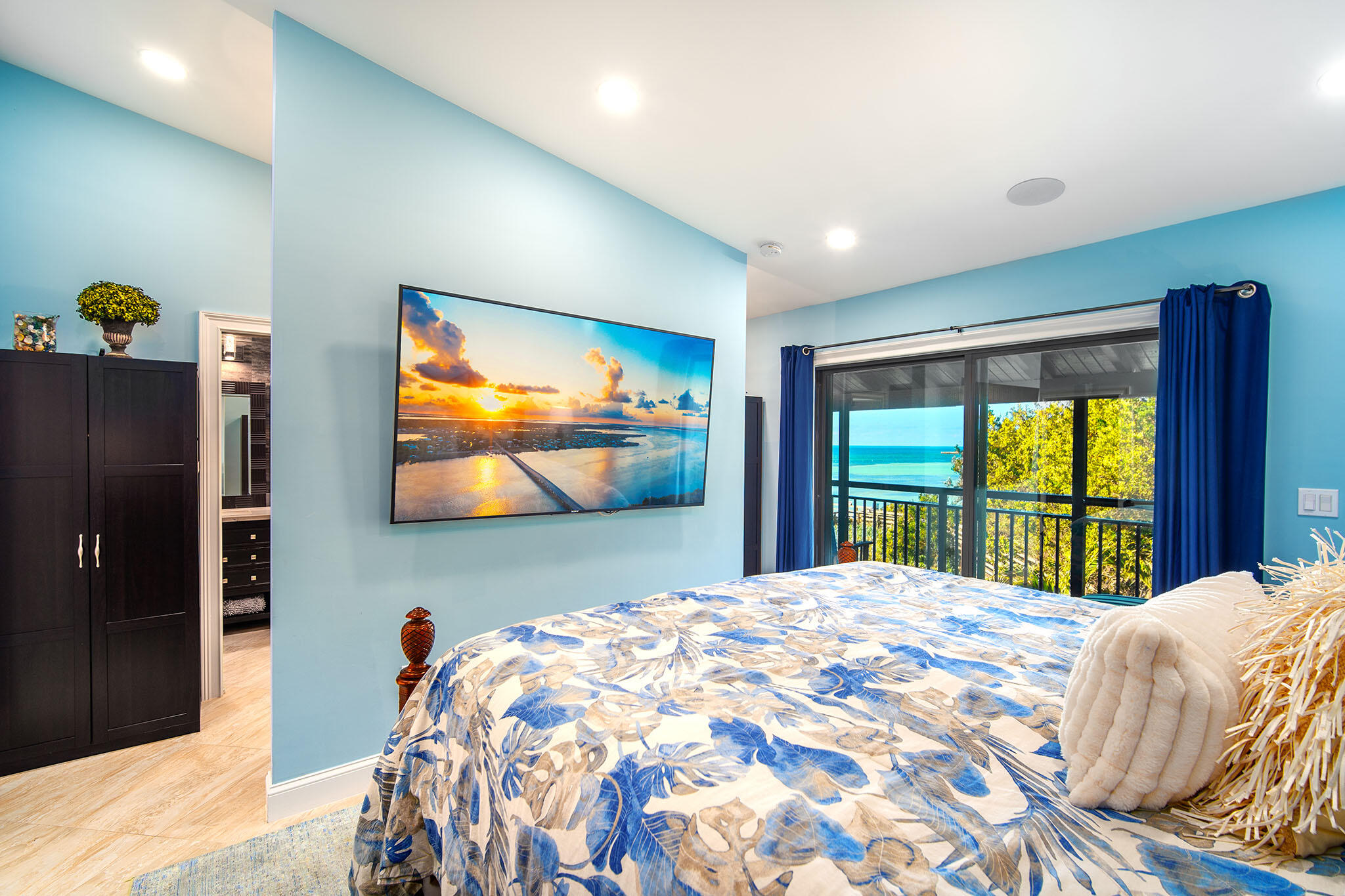 Key West, Florida 33040, United States, 2 Bedrooms Bedrooms, ,3 BathroomsBathrooms,Residential,Active,89572