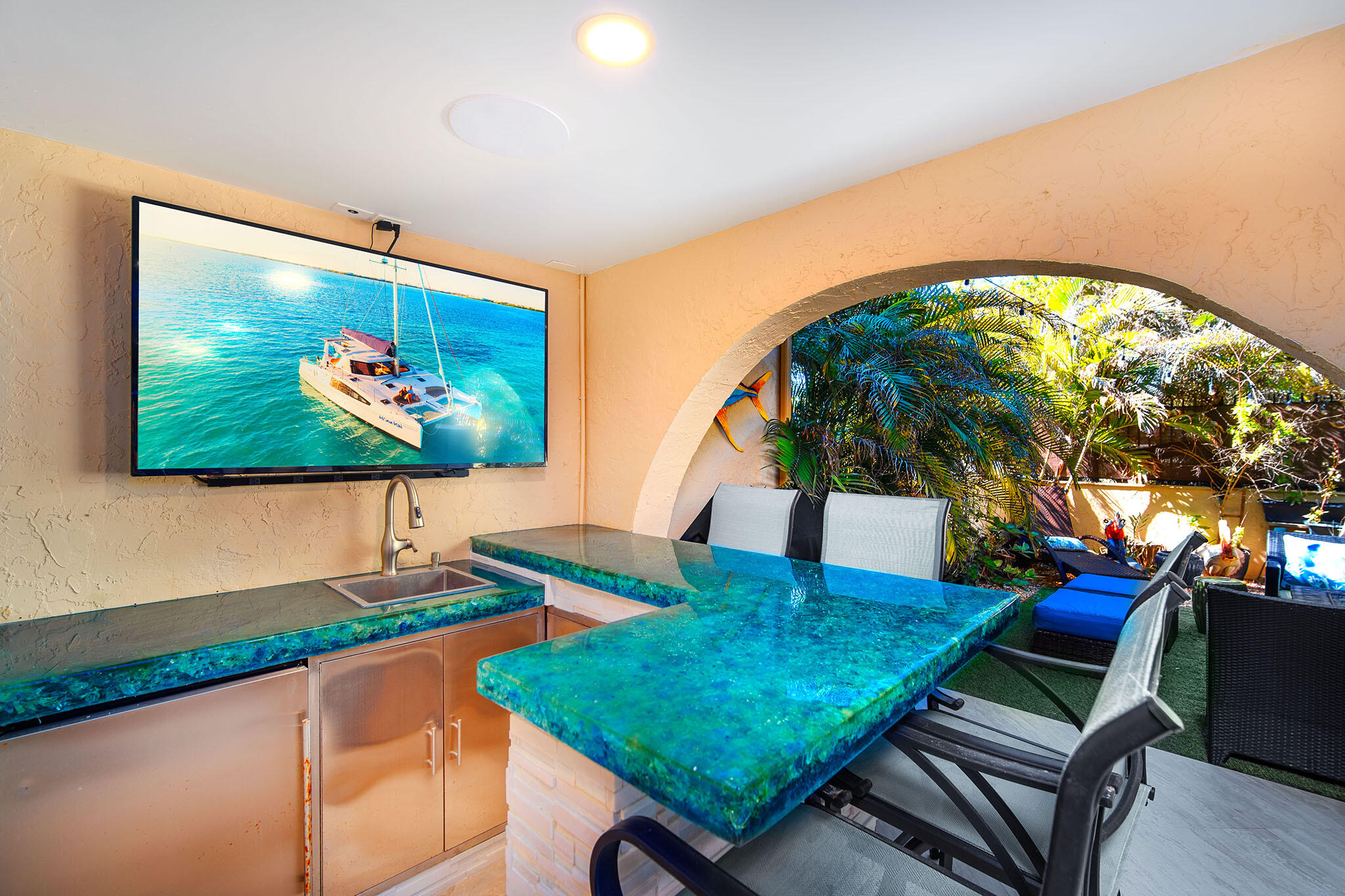 Key West, Florida 33040, United States, 2 Bedrooms Bedrooms, ,3 BathroomsBathrooms,Residential,Active,89572