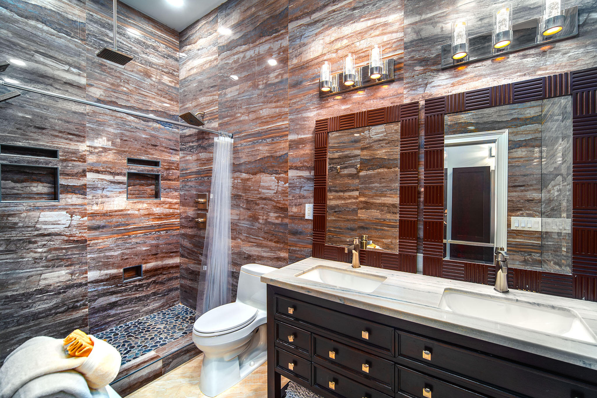 Key West, Florida 33040, United States, 2 Bedrooms Bedrooms, ,3 BathroomsBathrooms,Residential,Active,89572